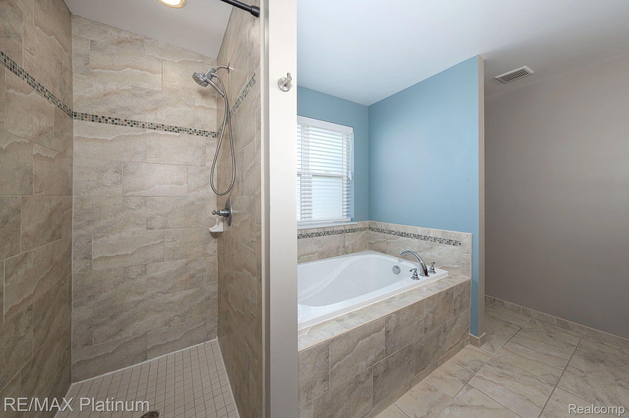 8470 JACK PINE Circle