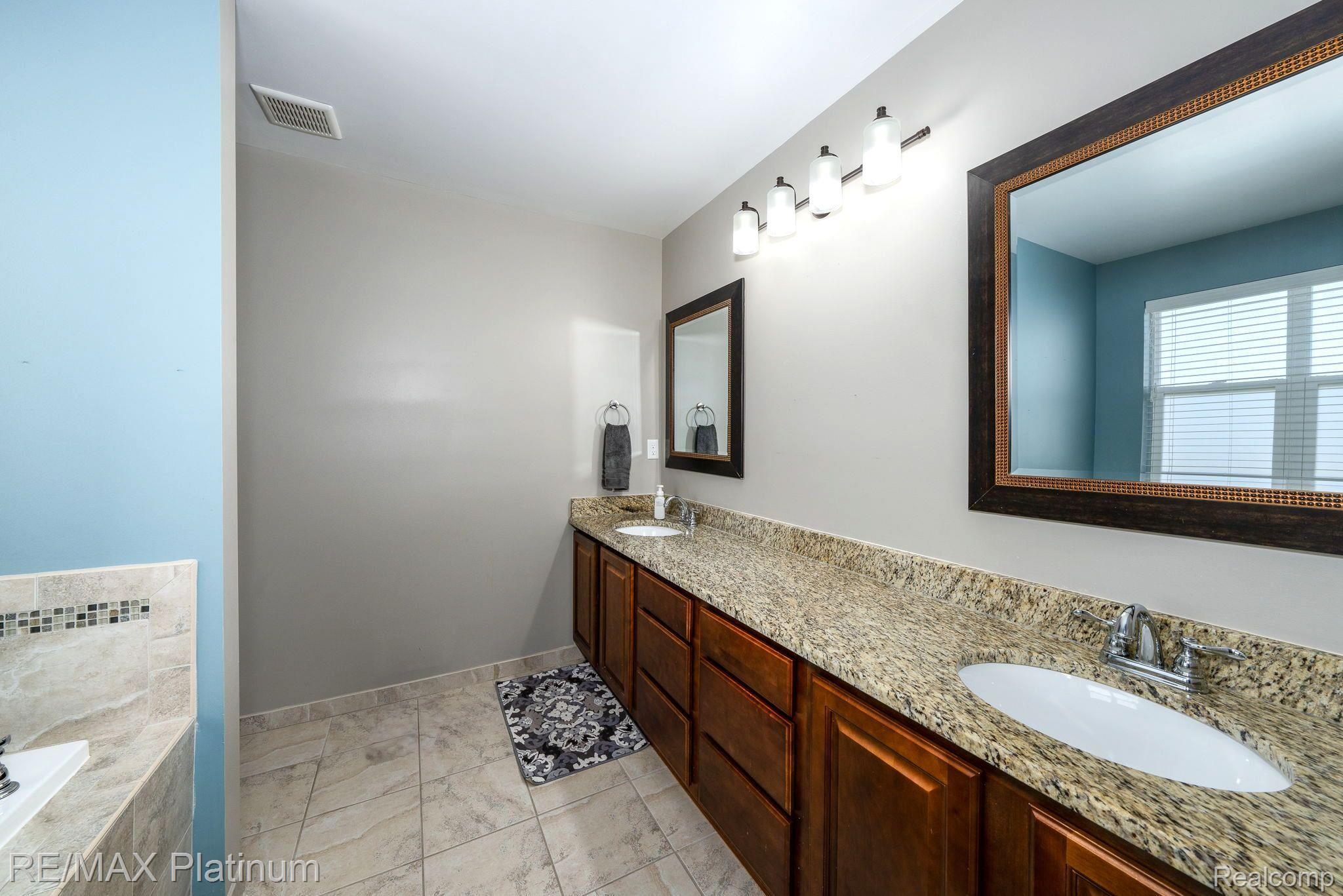 8470 JACK PINE Circle