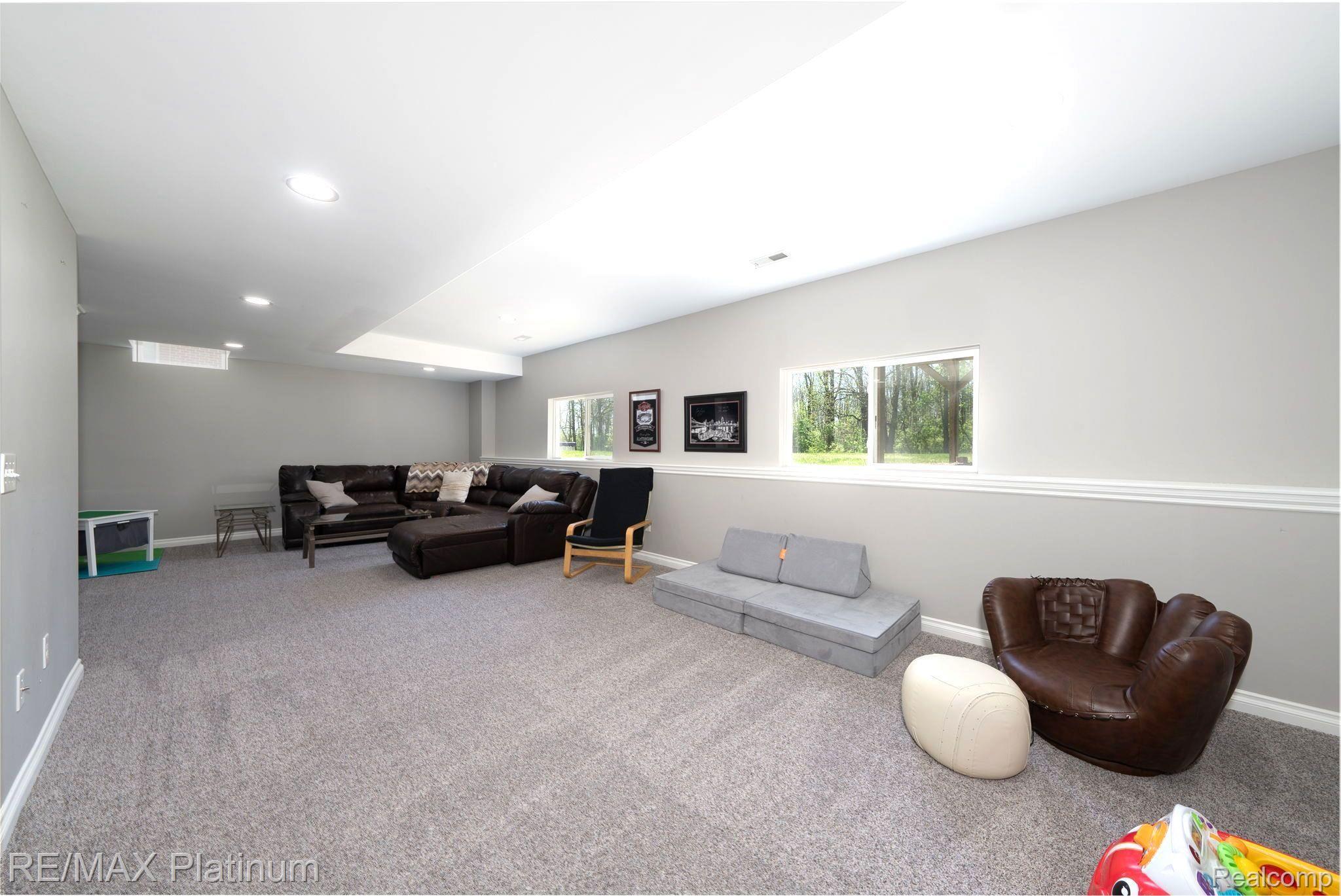 8470 JACK PINE Circle