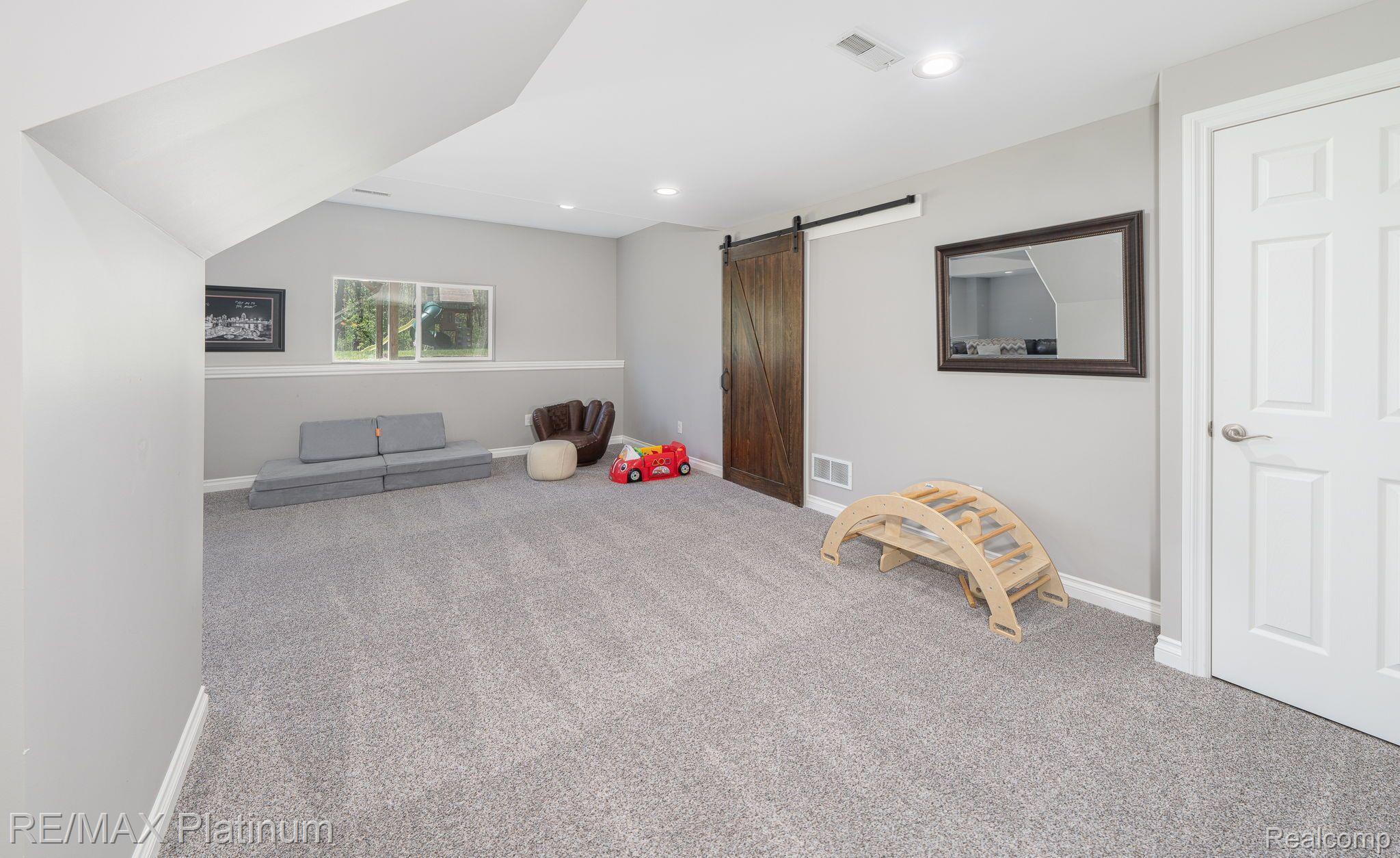 8470 JACK PINE Circle