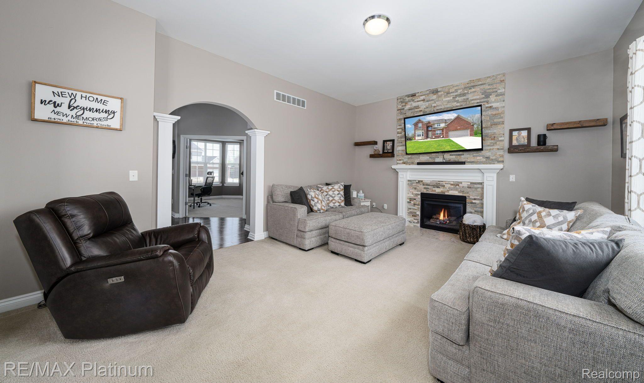 8470 JACK PINE Circle