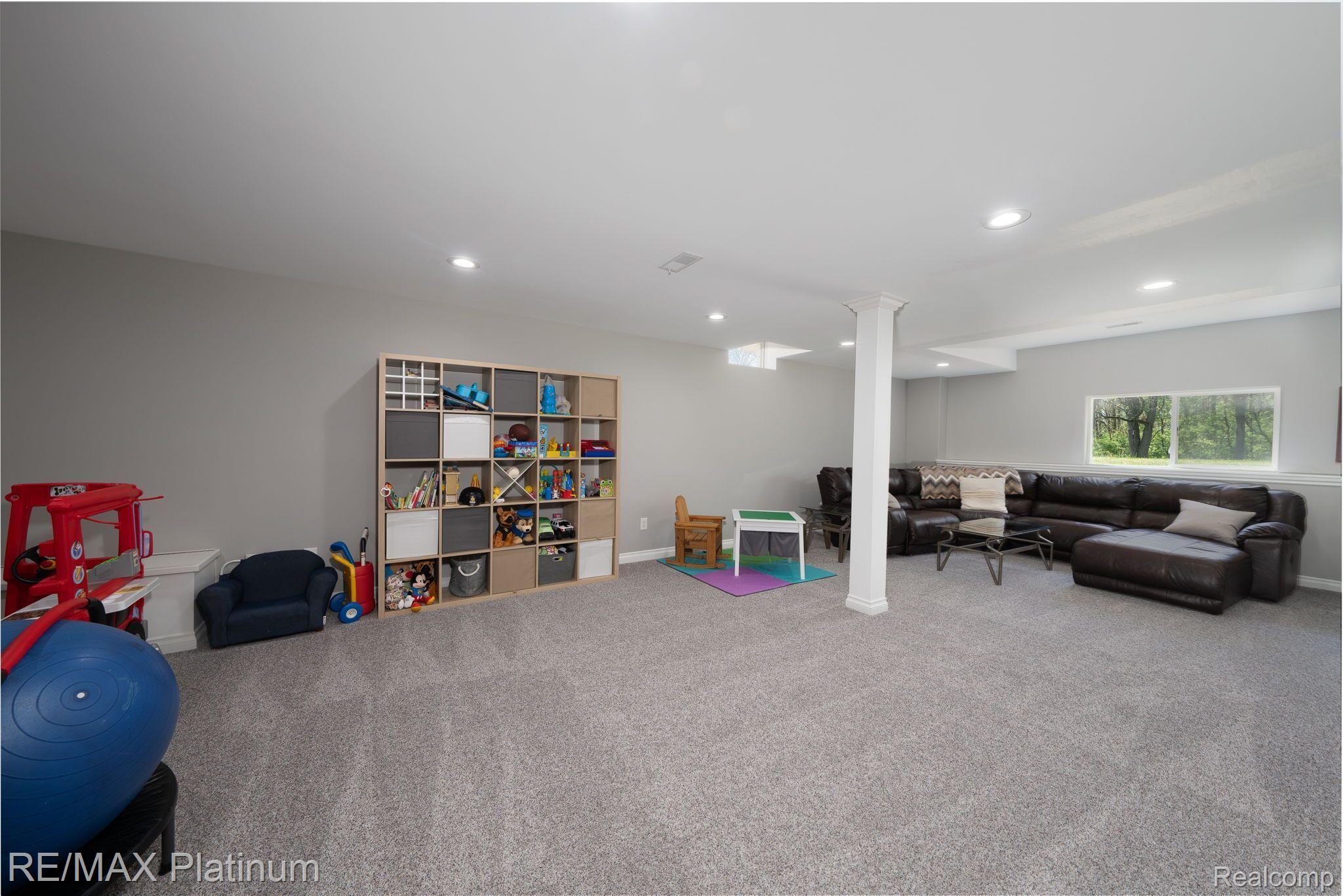 8470 JACK PINE Circle