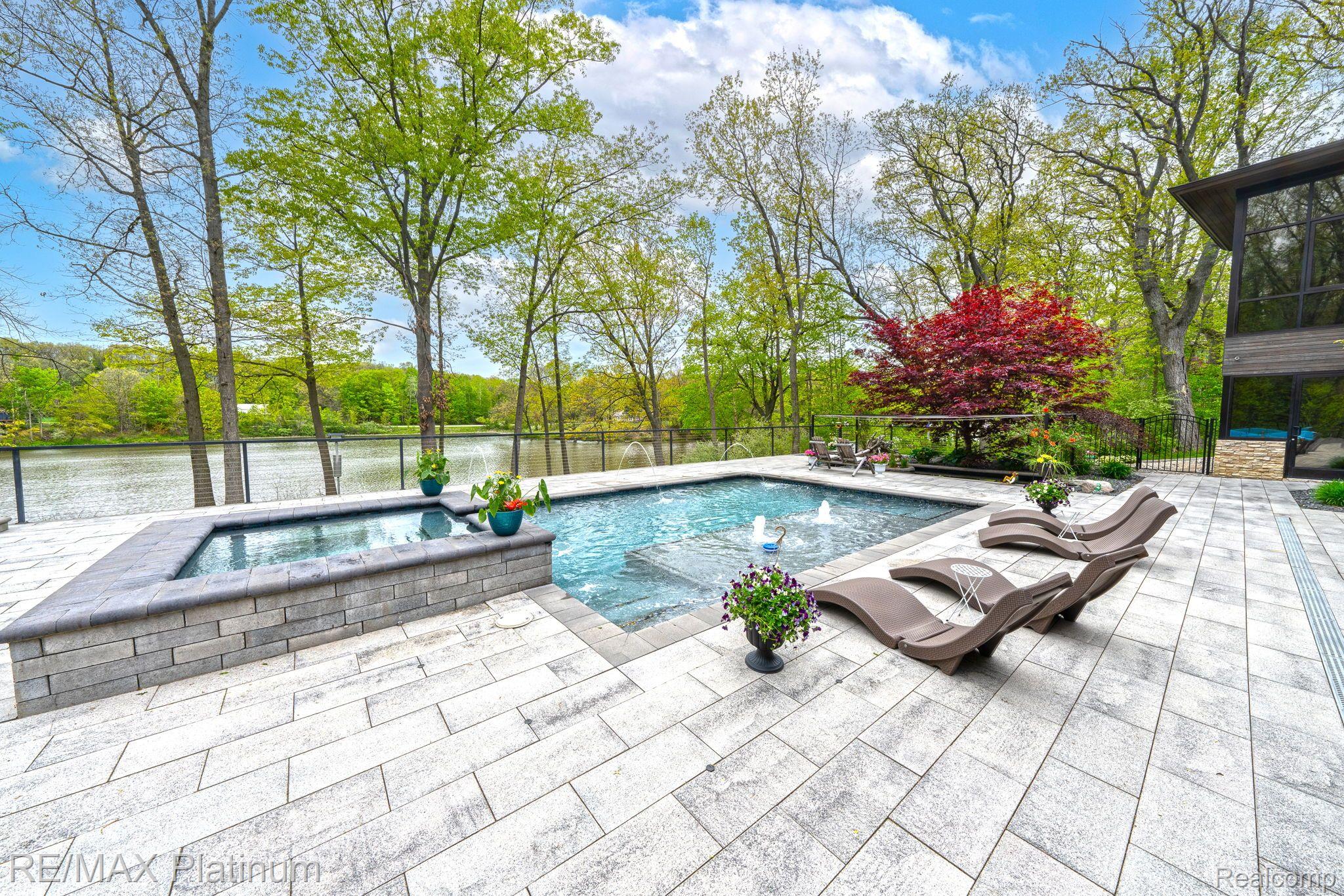 8419 RIVERWALK Drive