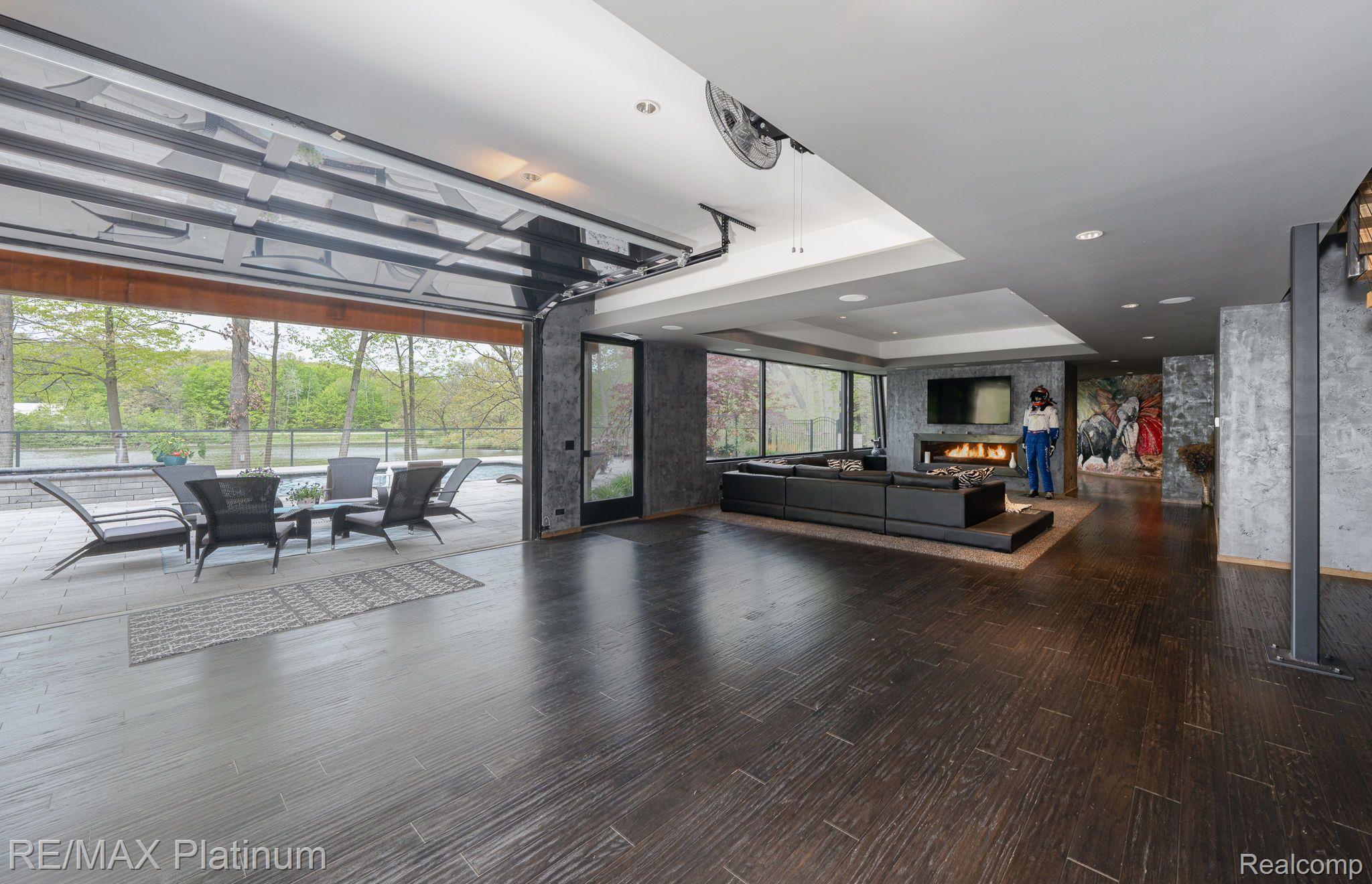 8419 RIVERWALK Drive