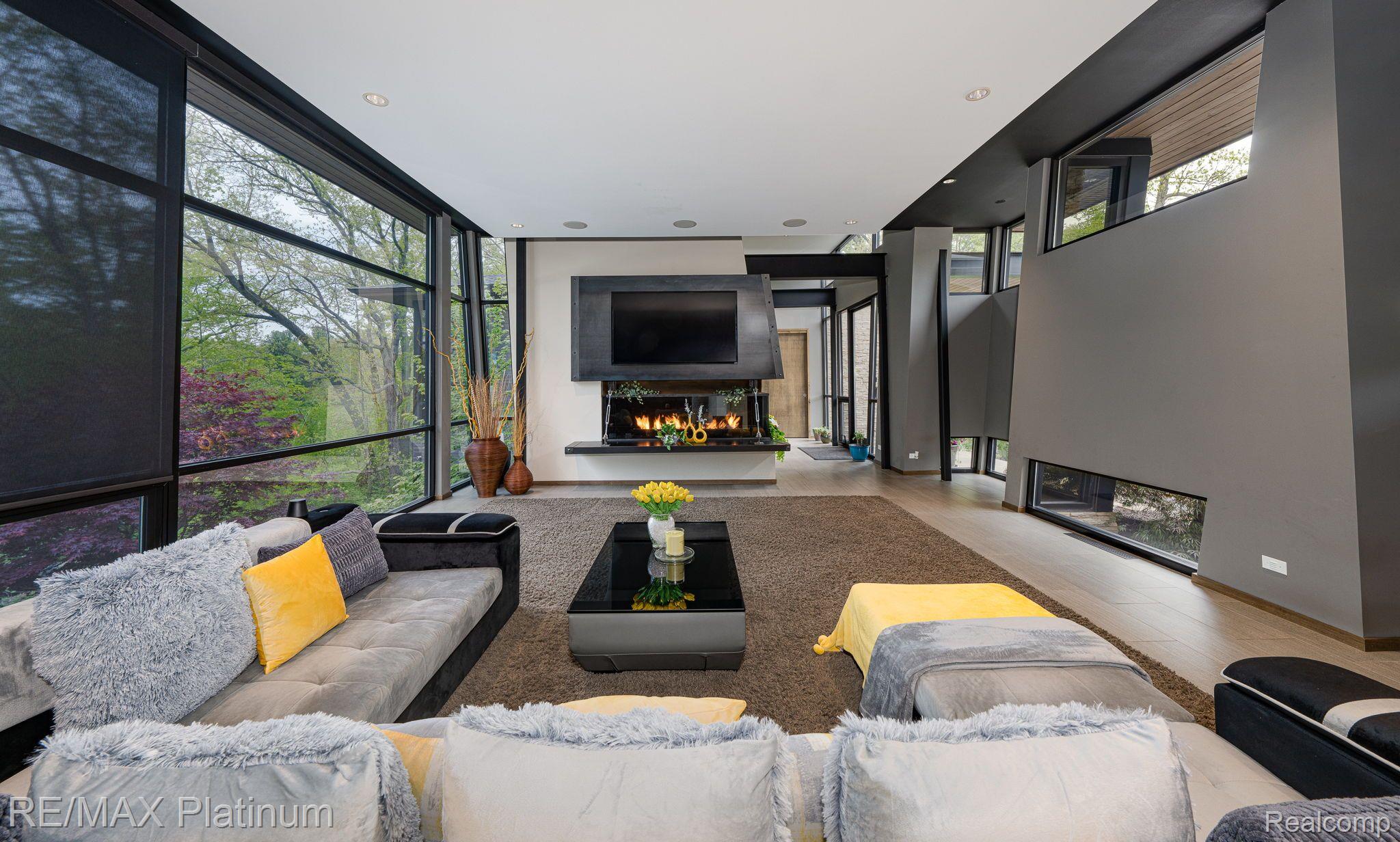 8419 RIVERWALK Drive