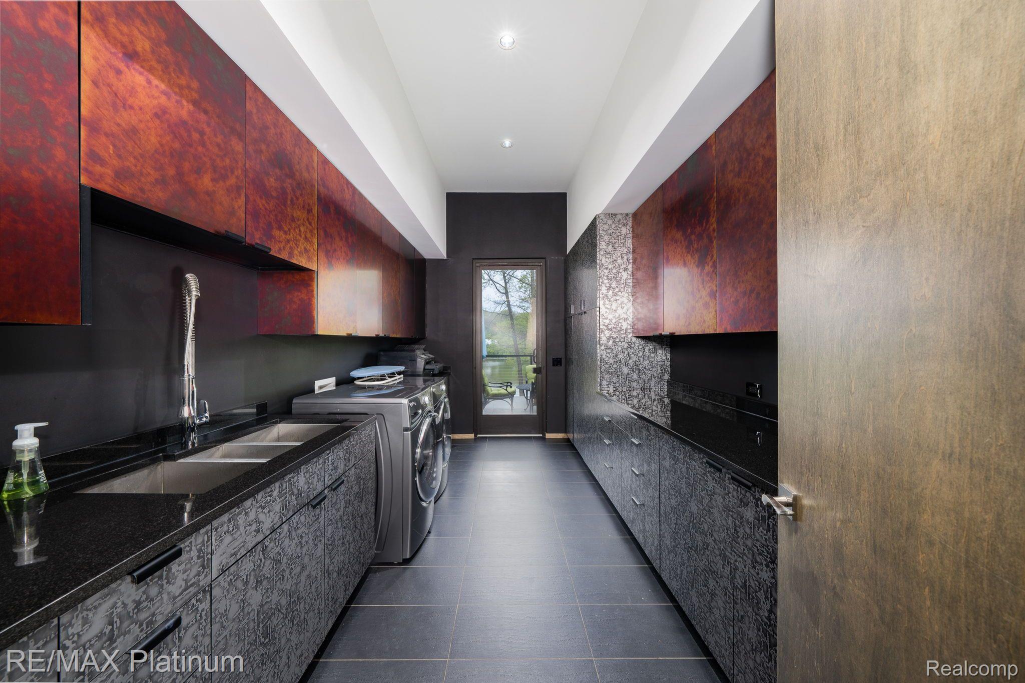 8419 RIVERWALK Drive