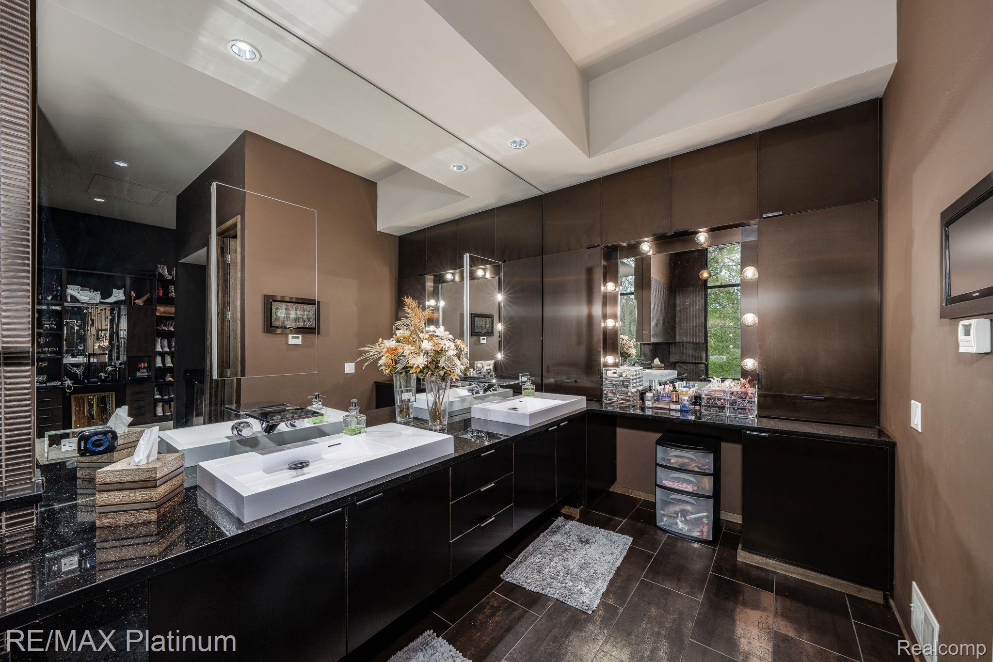 8419 RIVERWALK Drive