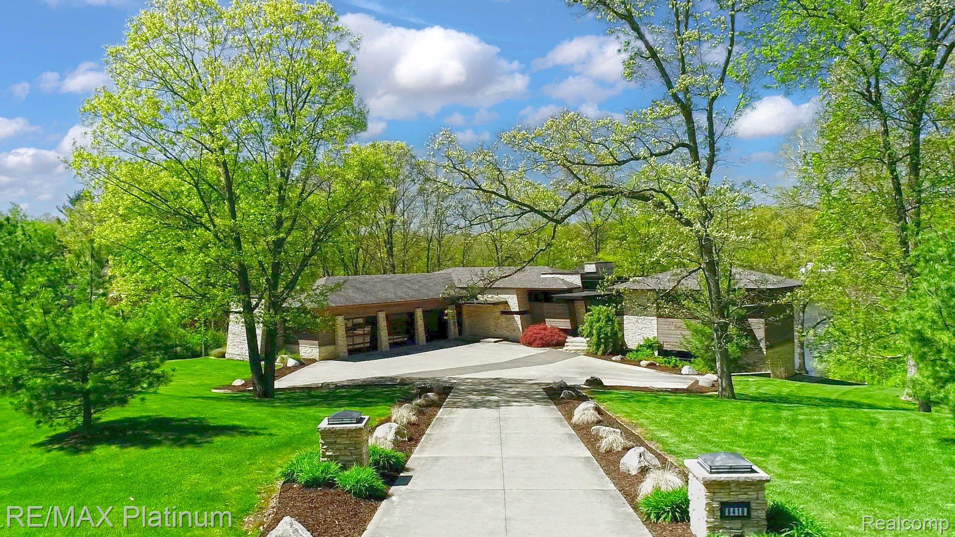 8419 RIVERWALK Drive