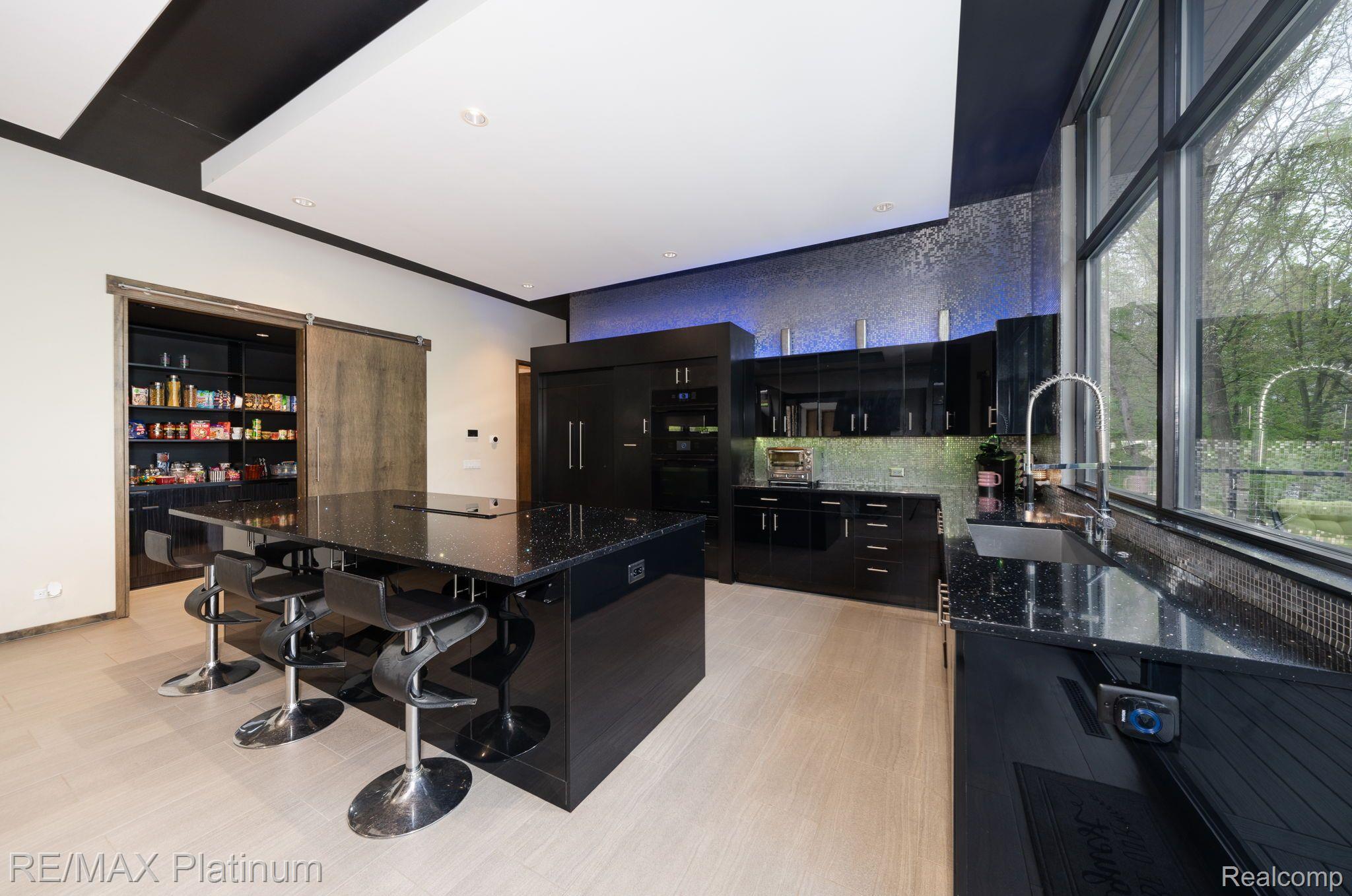 8419 RIVERWALK Drive