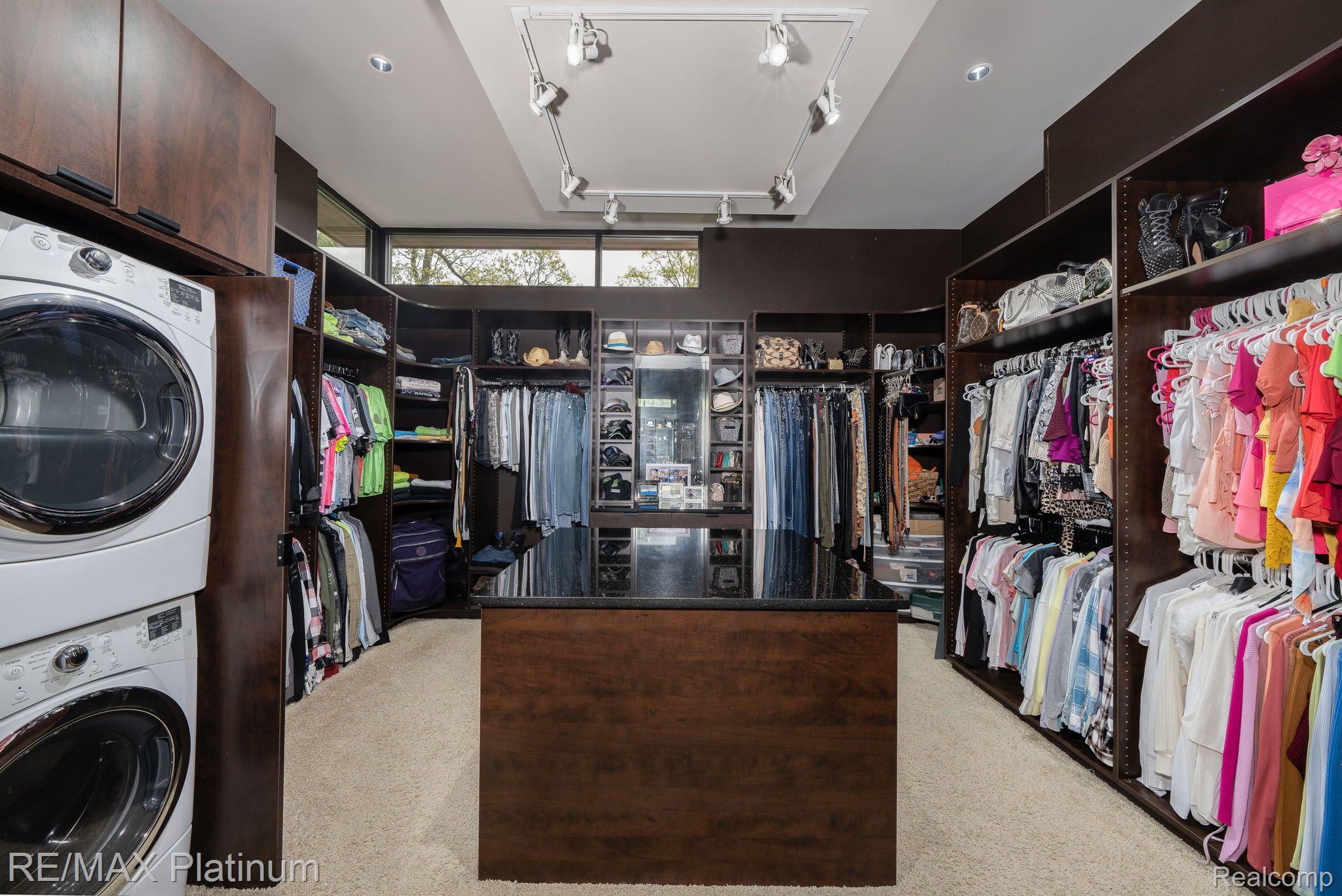 8419 RIVERWALK Drive