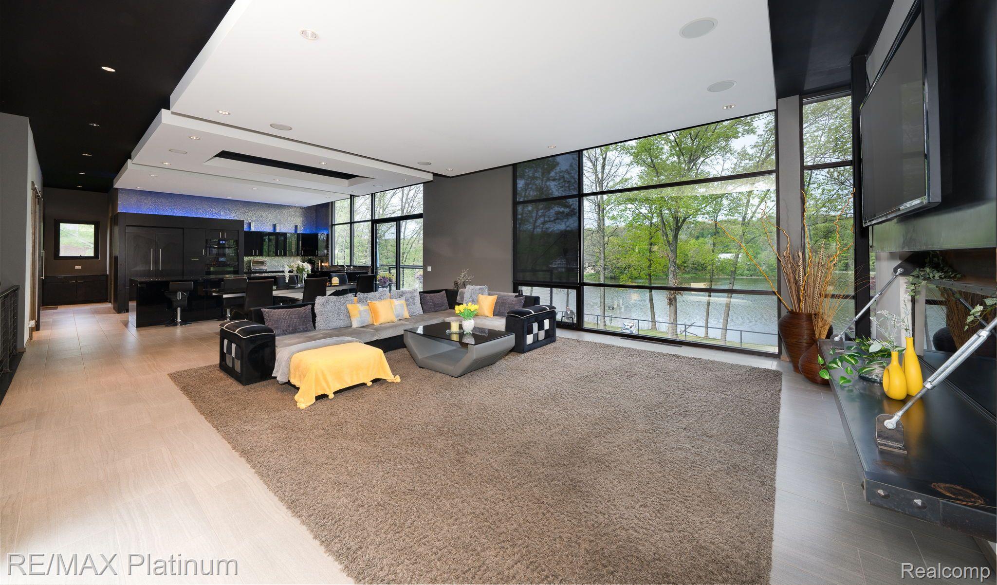 8419 RIVERWALK Drive