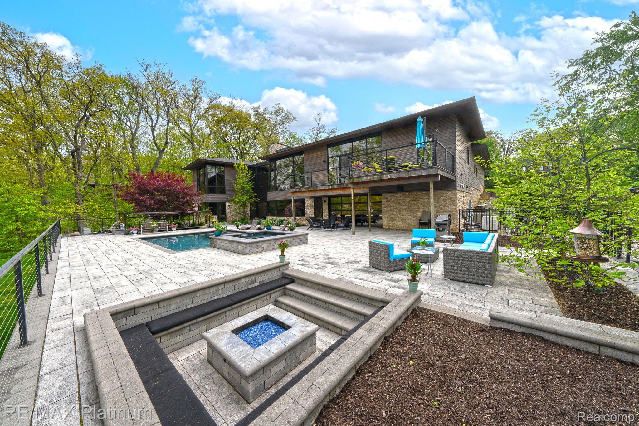 8419 RIVERWALK Drive