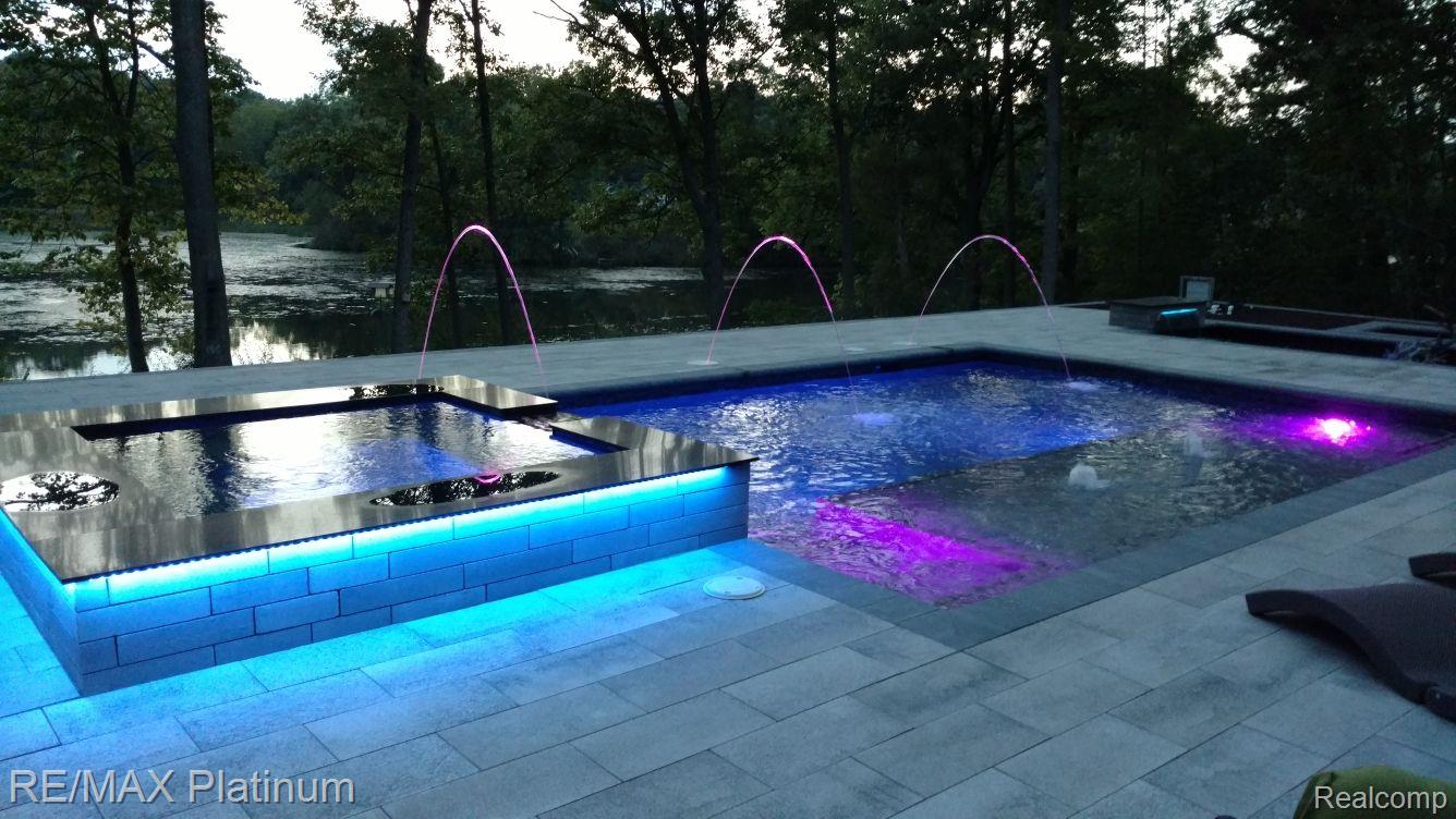 8419 RIVERWALK Drive