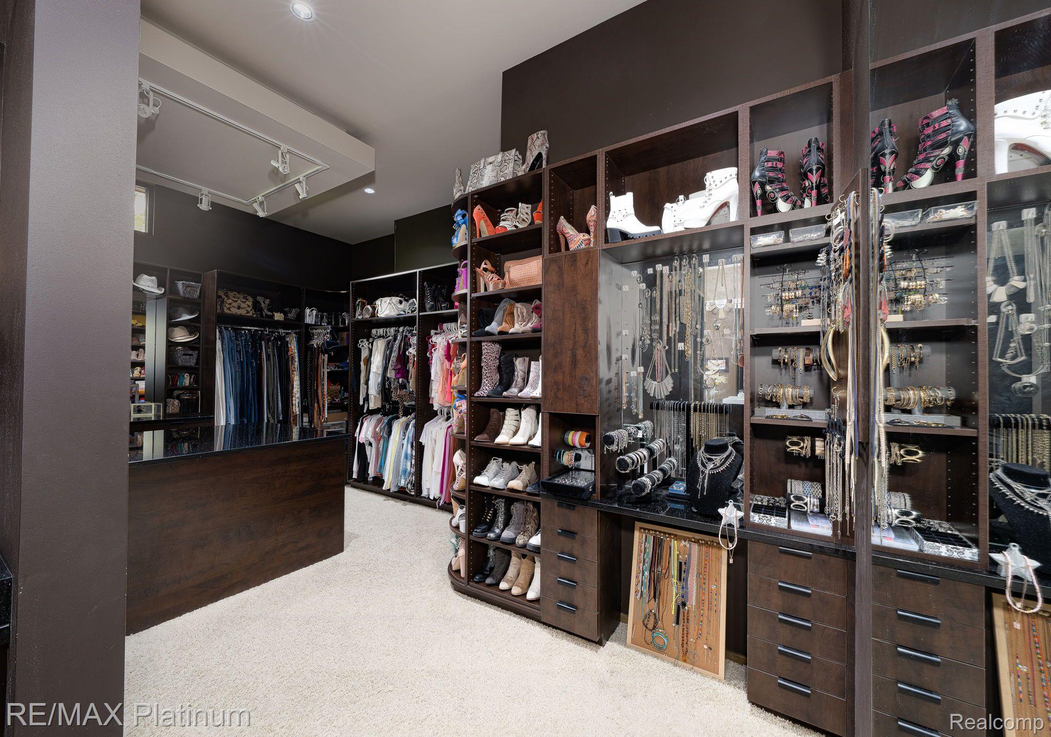 8419 RIVERWALK Drive