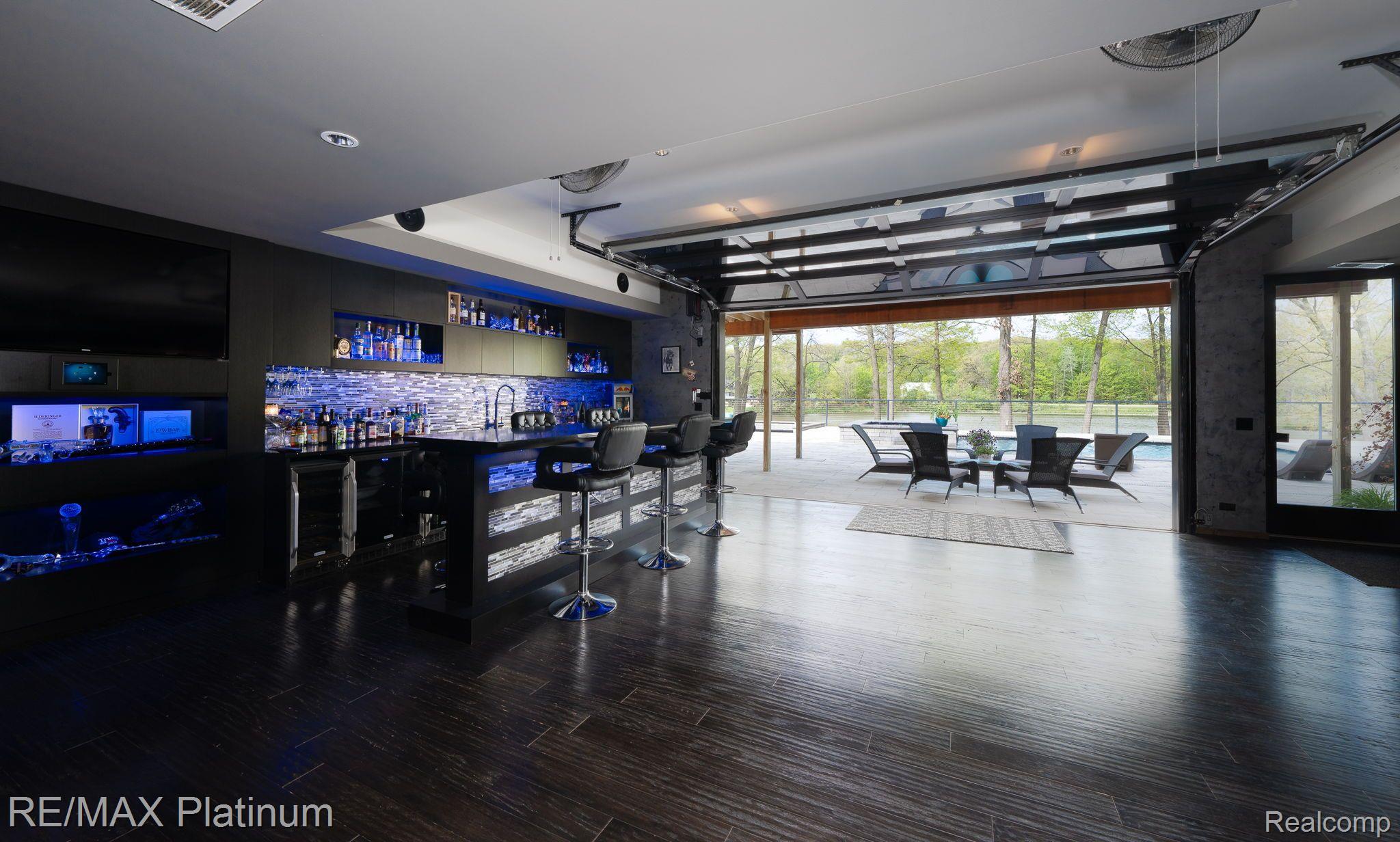 8419 RIVERWALK Drive