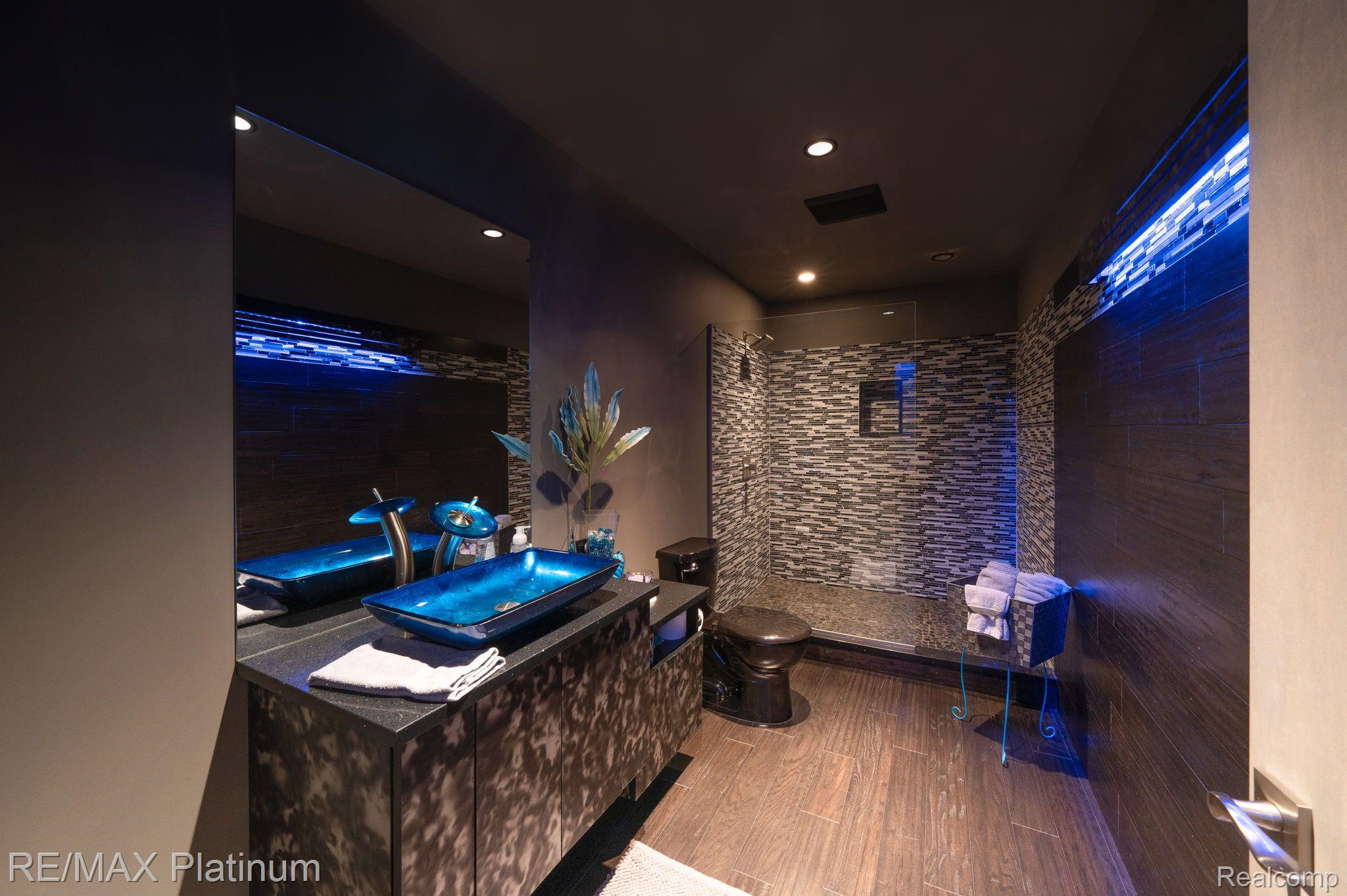 8419 RIVERWALK Drive