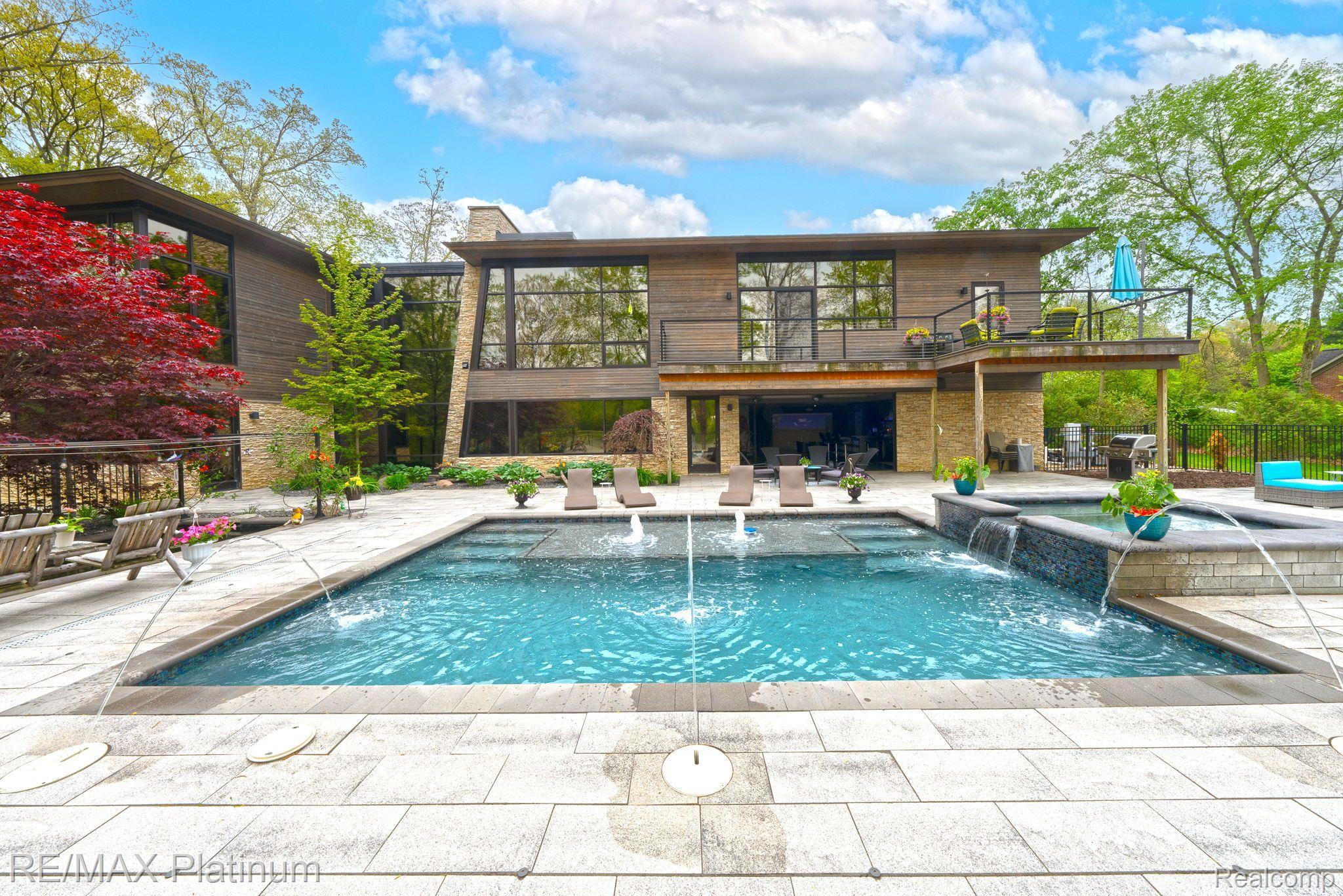 8419 RIVERWALK Drive