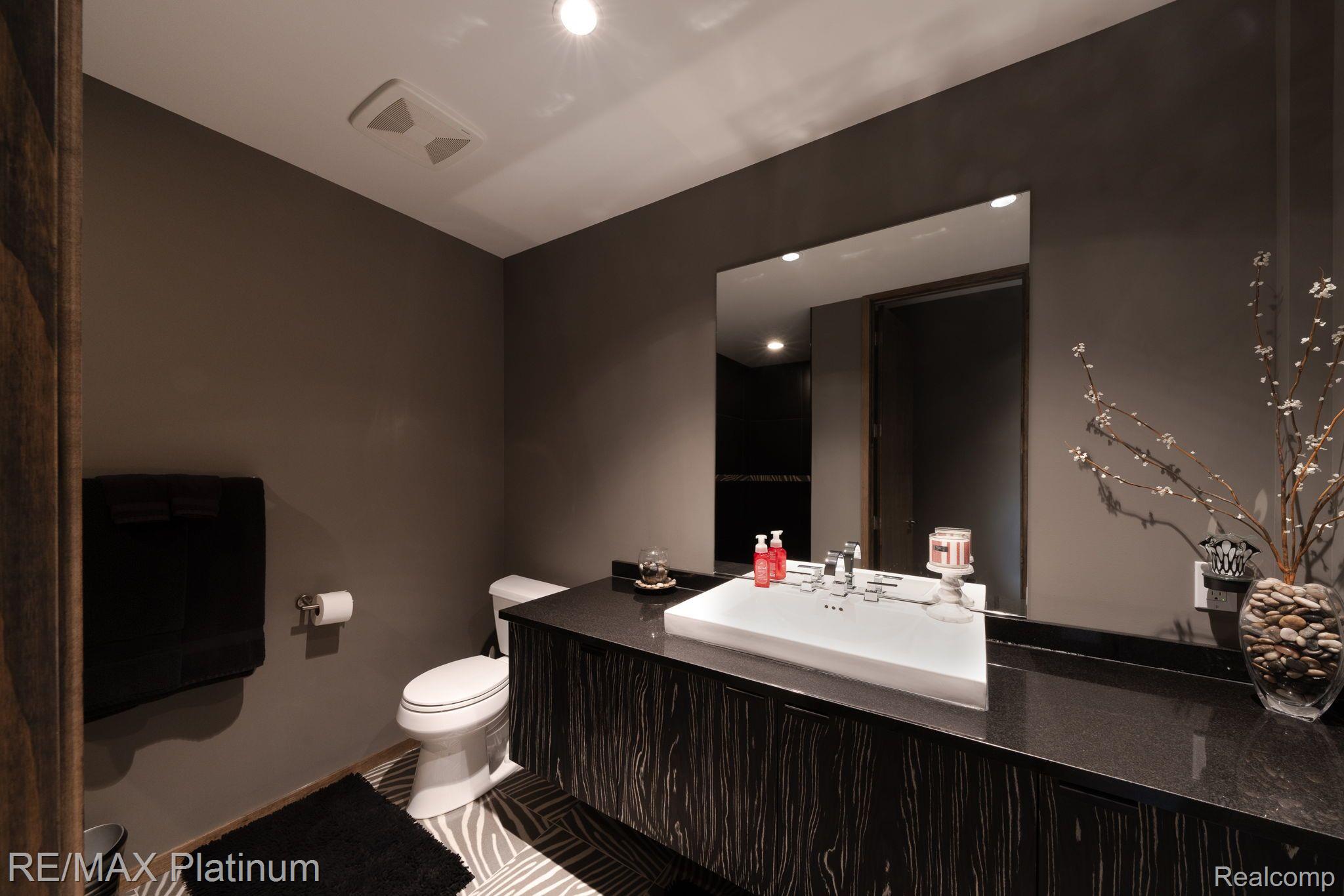 8419 RIVERWALK Drive