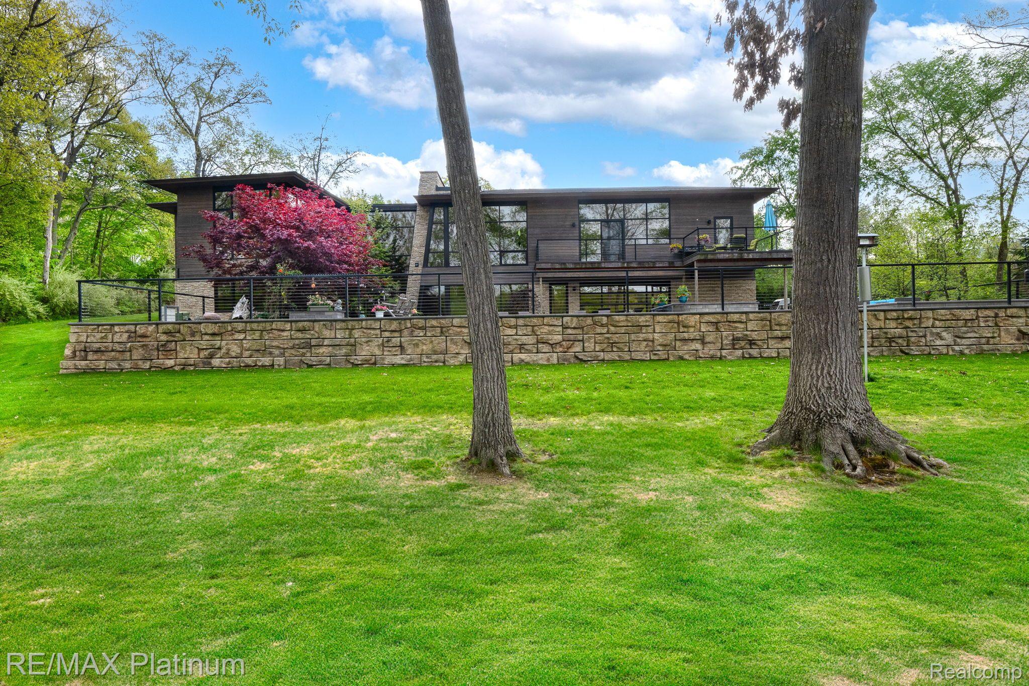 8419 RIVERWALK Drive