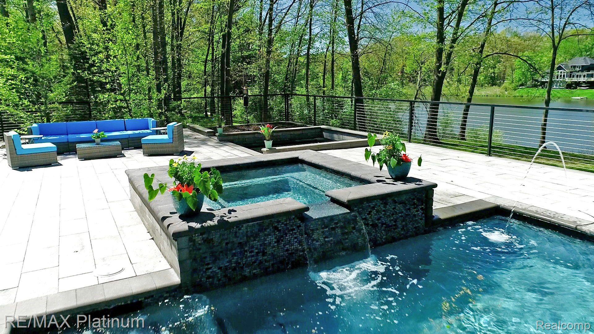 8419 RIVERWALK Drive