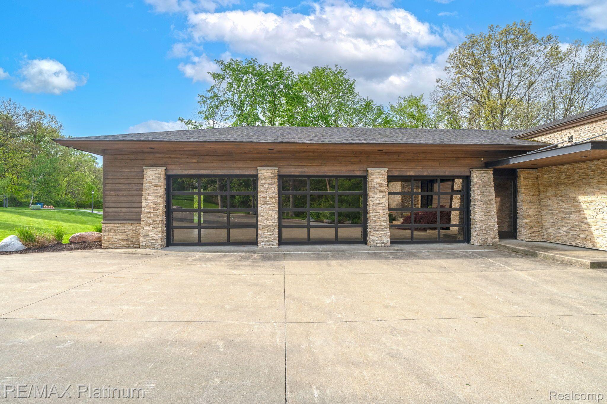 8419 RIVERWALK Drive