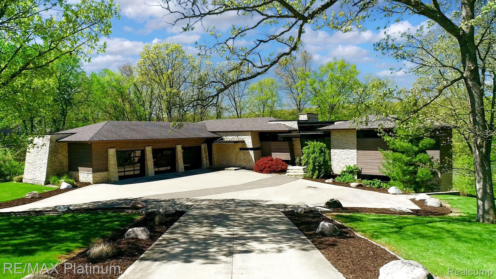 8419 RIVERWALK Drive