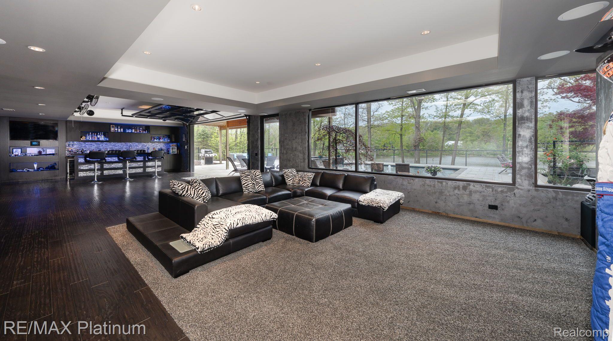 8419 RIVERWALK Drive