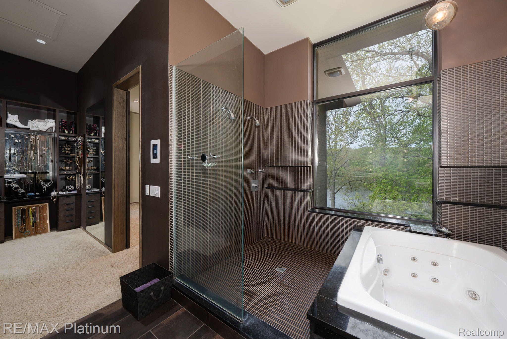 8419 RIVERWALK Drive