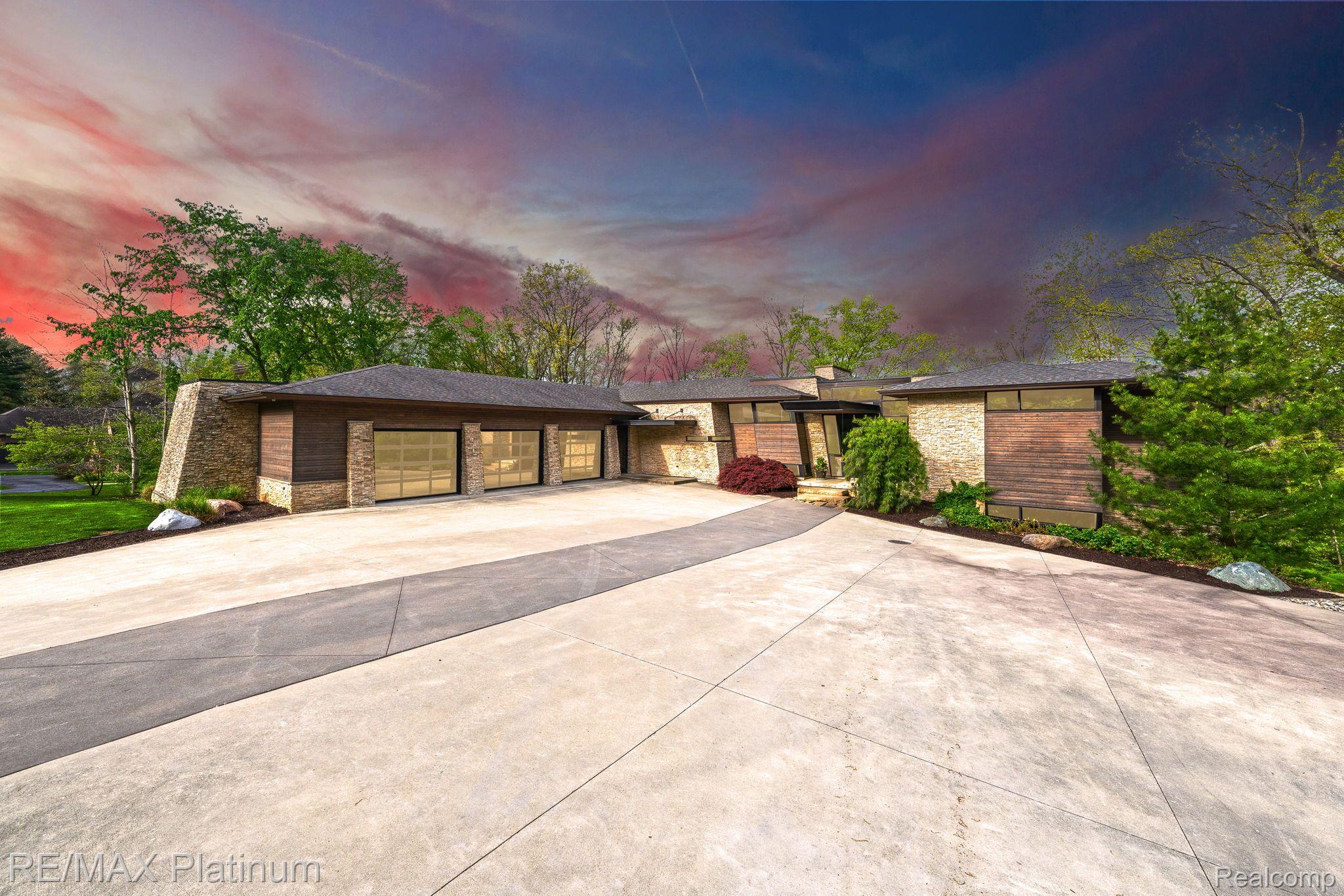 8419 RIVERWALK Drive