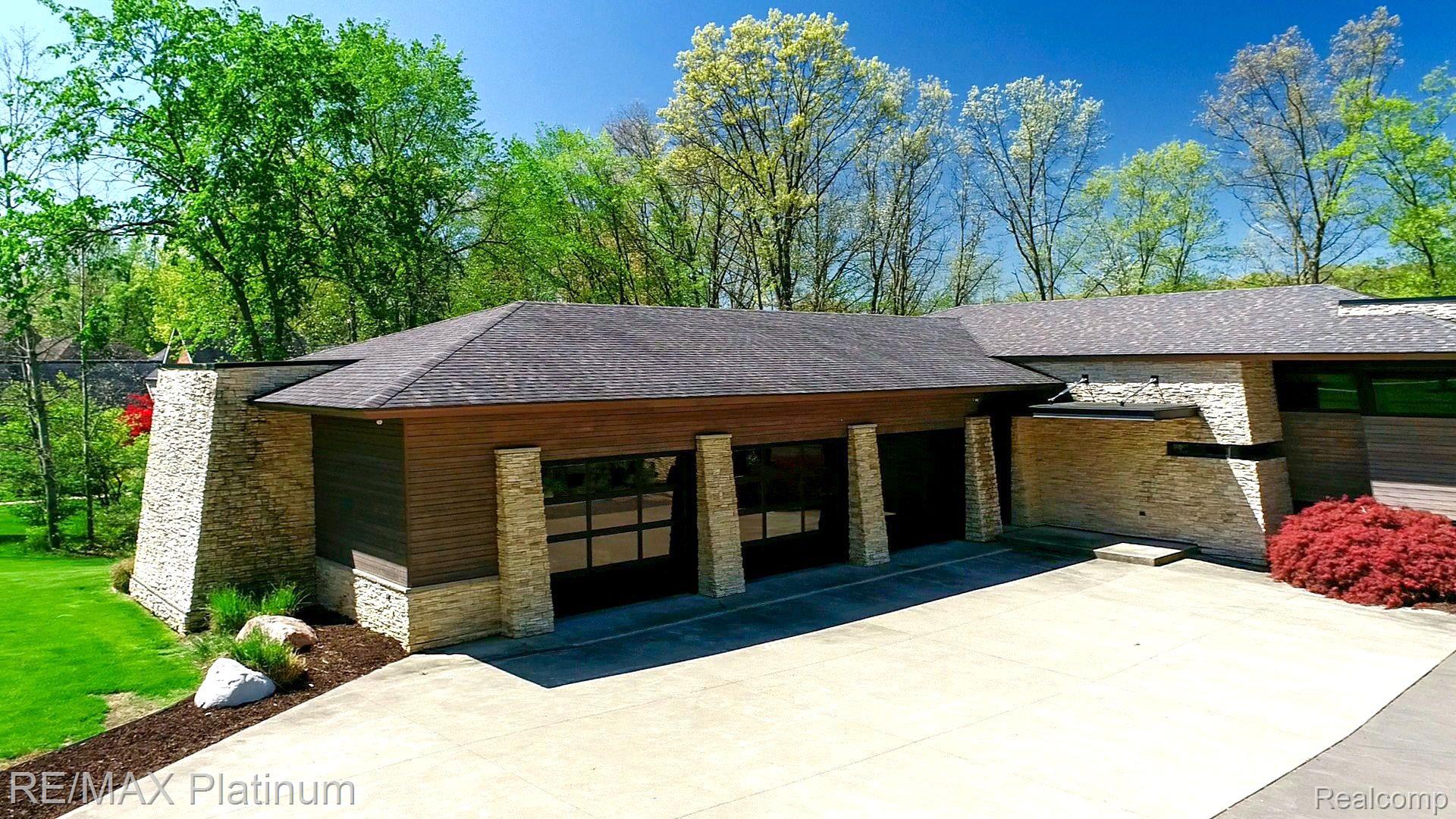 8419 RIVERWALK Drive