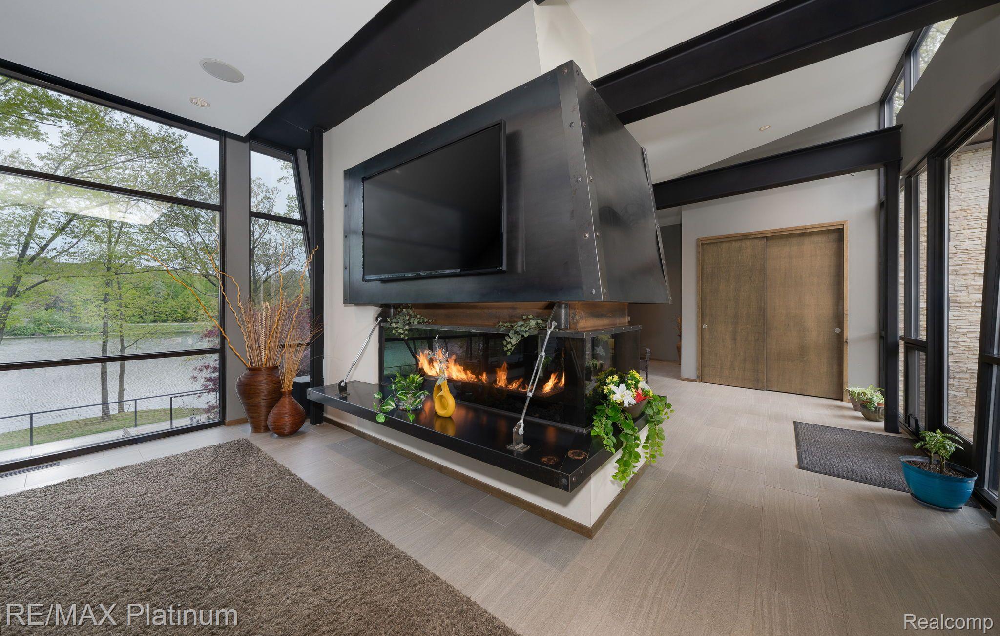 8419 RIVERWALK Drive