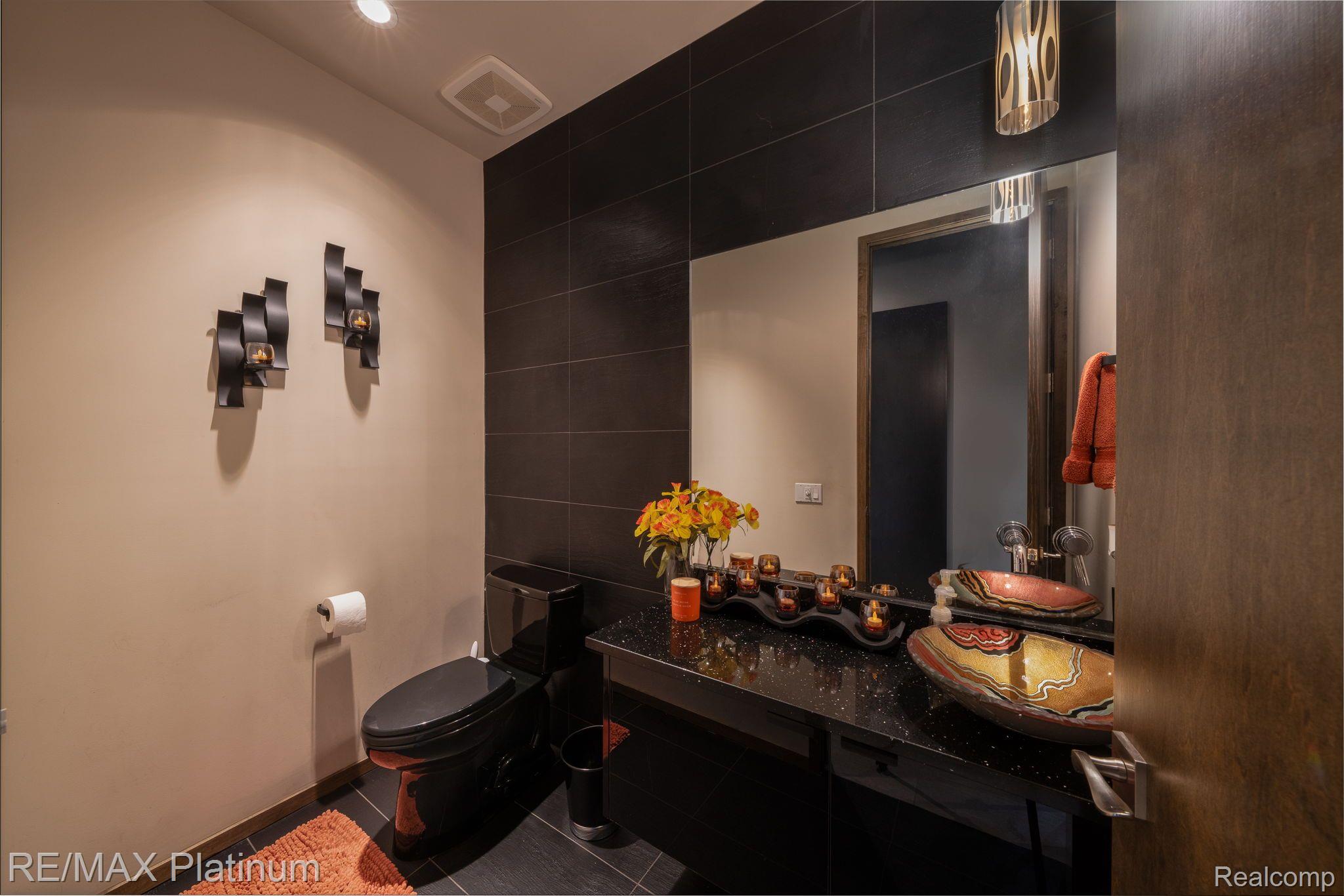 8419 RIVERWALK Drive