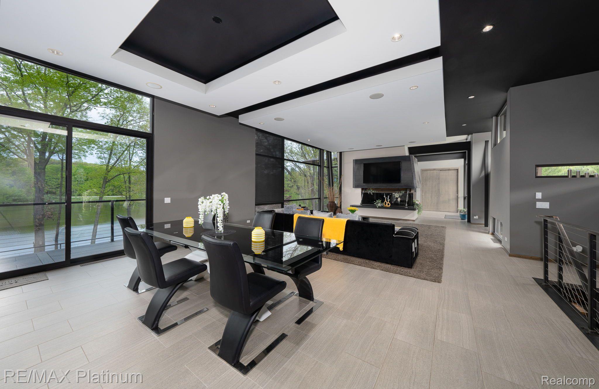 8419 RIVERWALK Drive