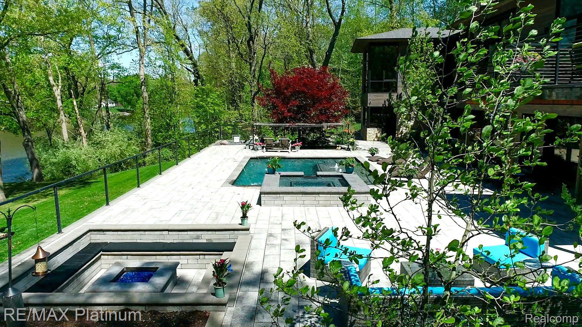 8419 RIVERWALK Drive