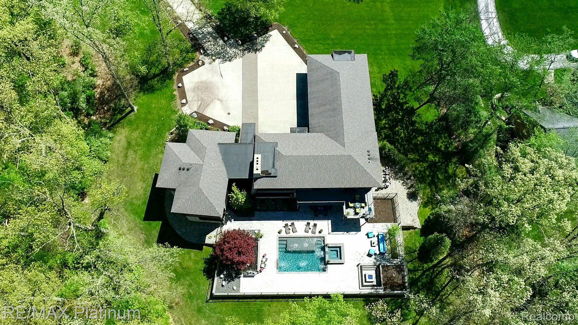 8419 RIVERWALK Drive