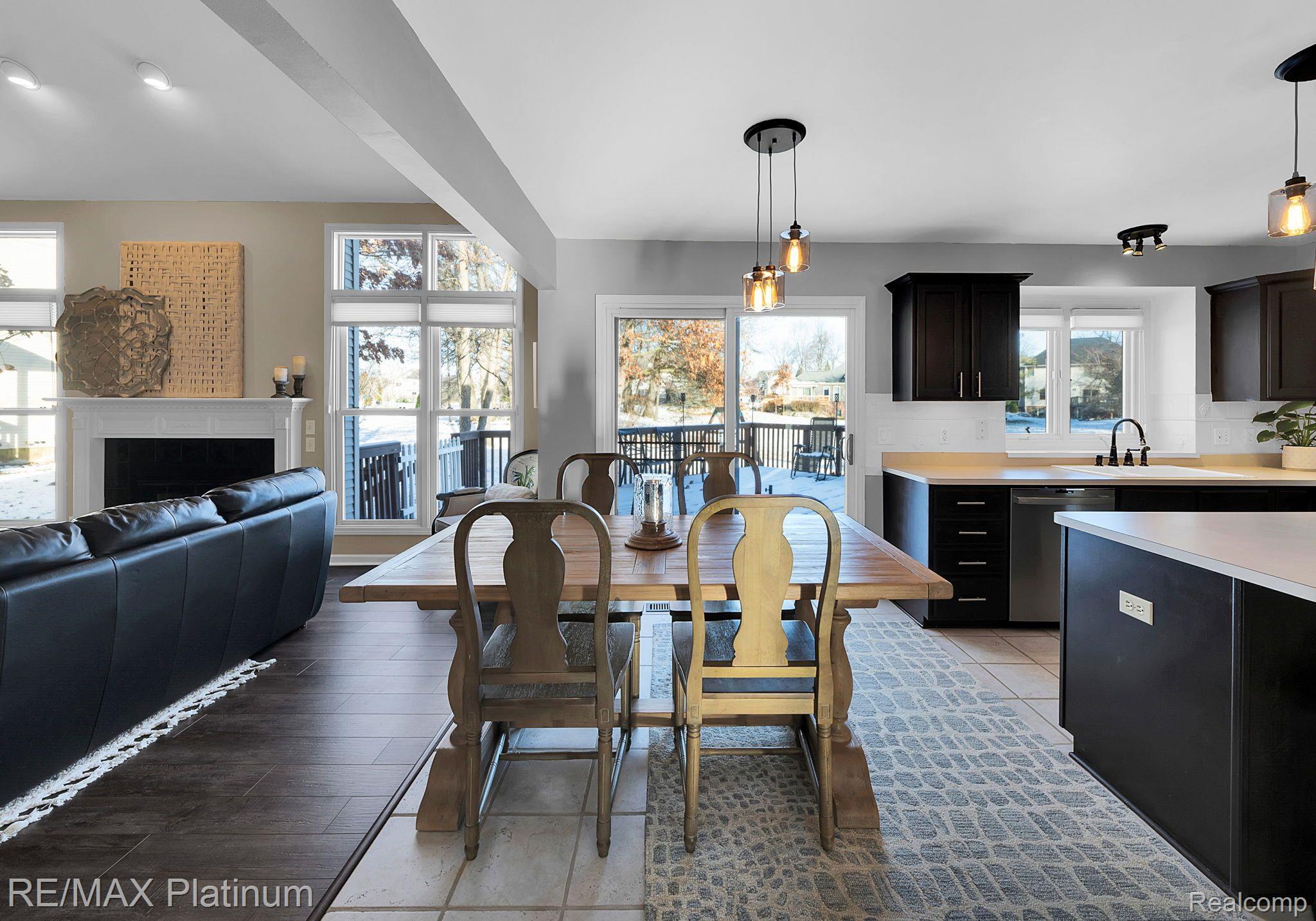 5019 Oak Bluff Court