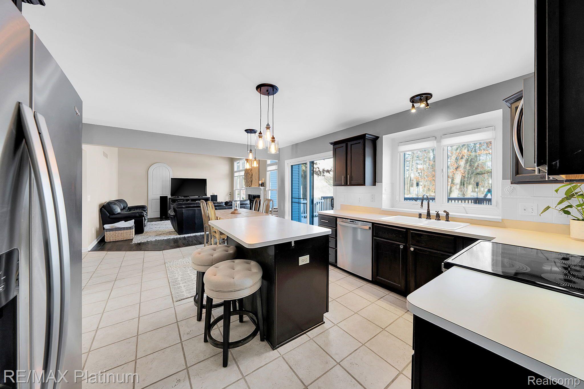 5019 Oak Bluff Court