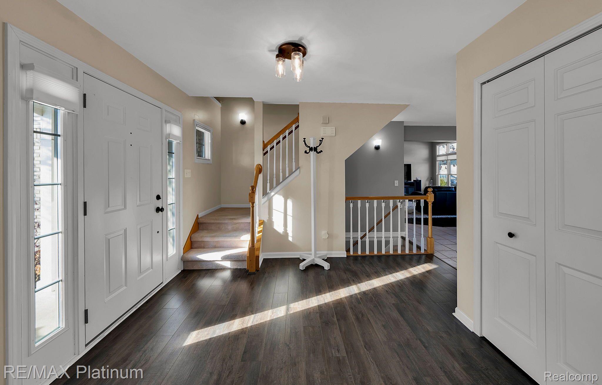 5019 Oak Bluff Court