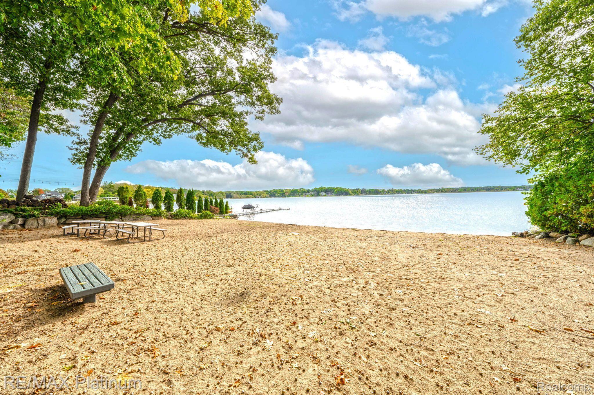 5019 Oak Bluff Court