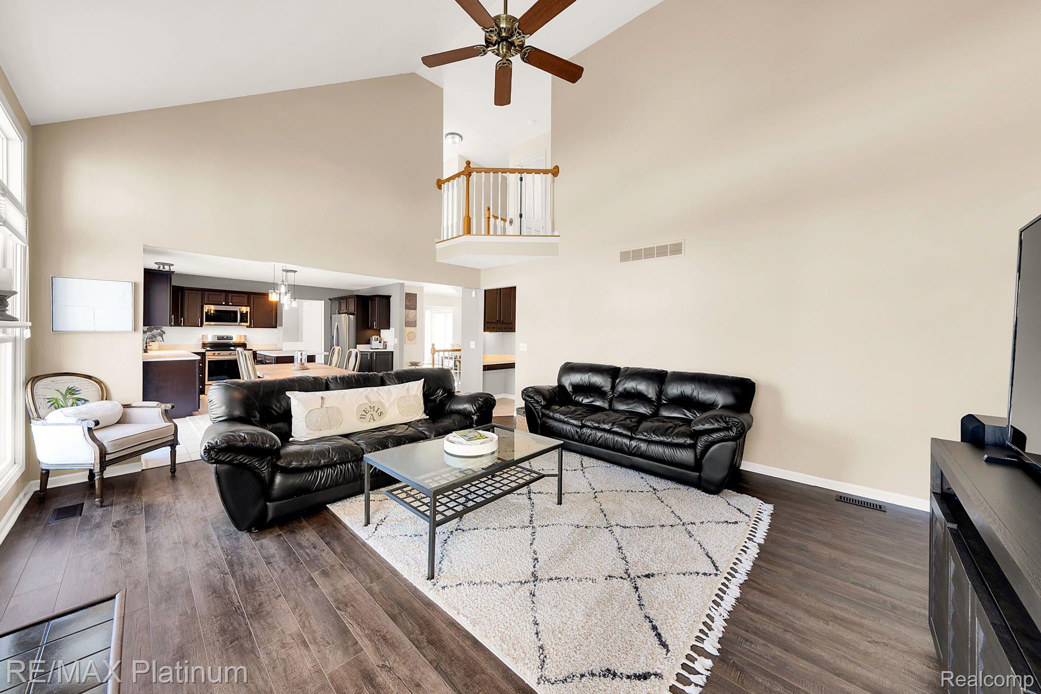 5019 Oak Bluff Court