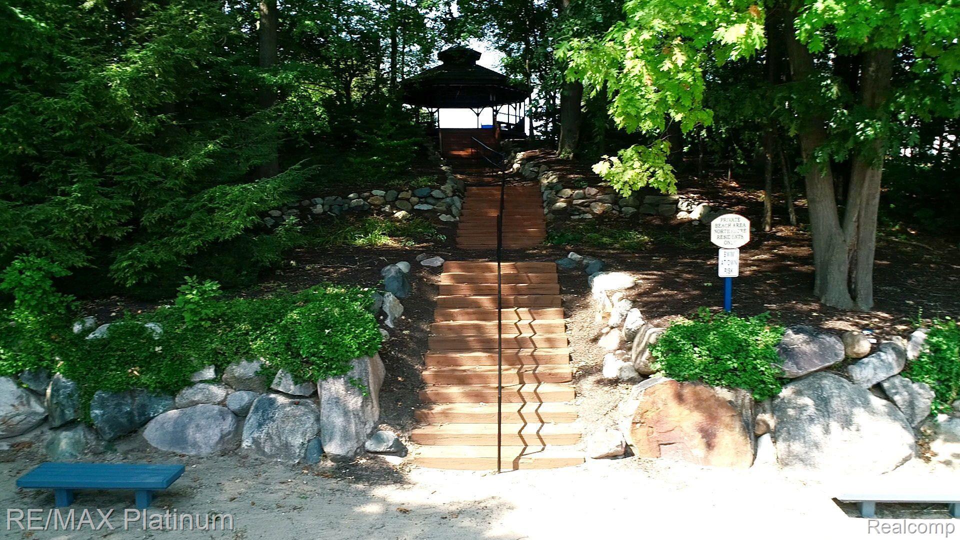 5019 Oak Bluff Court