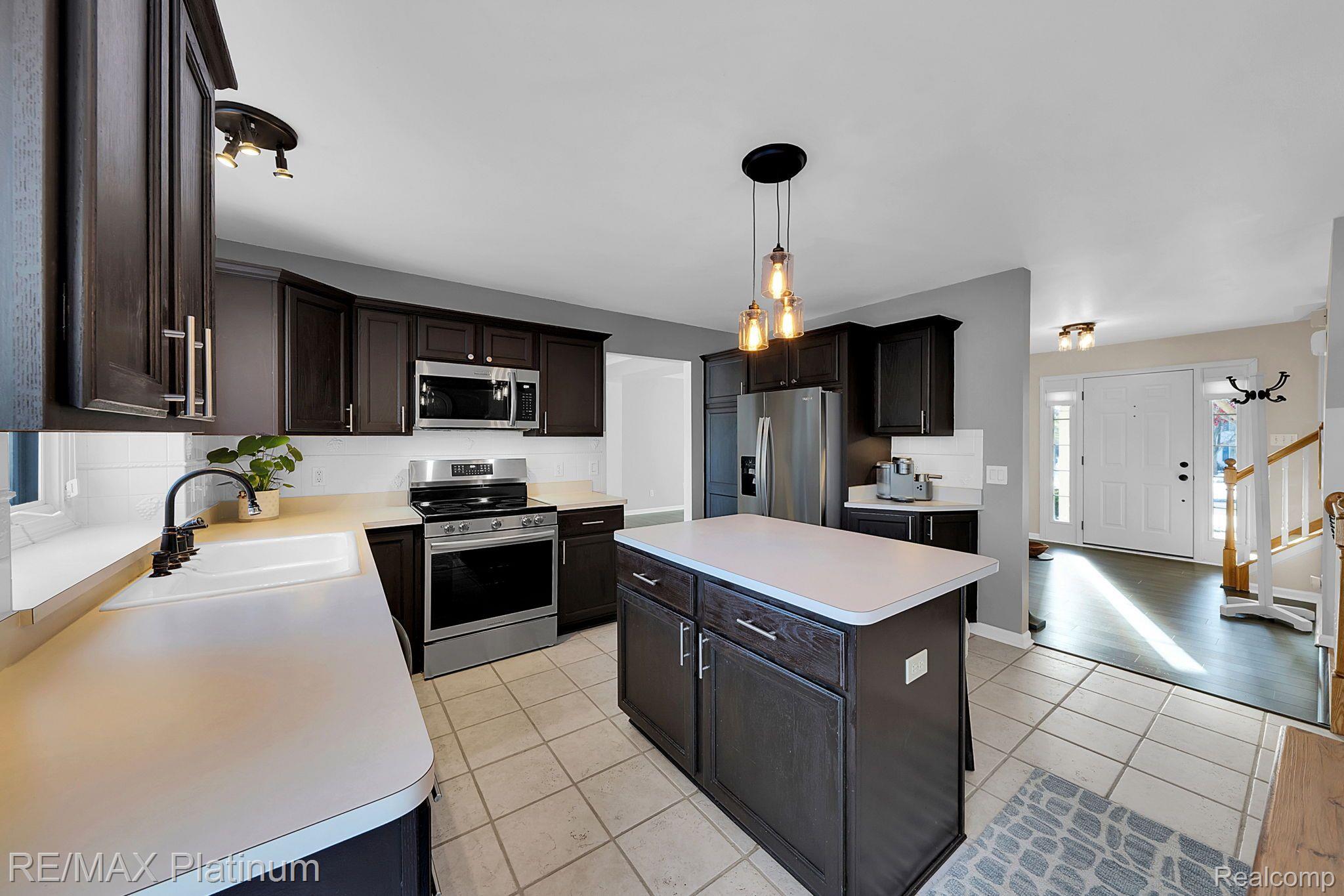 5019 Oak Bluff Court