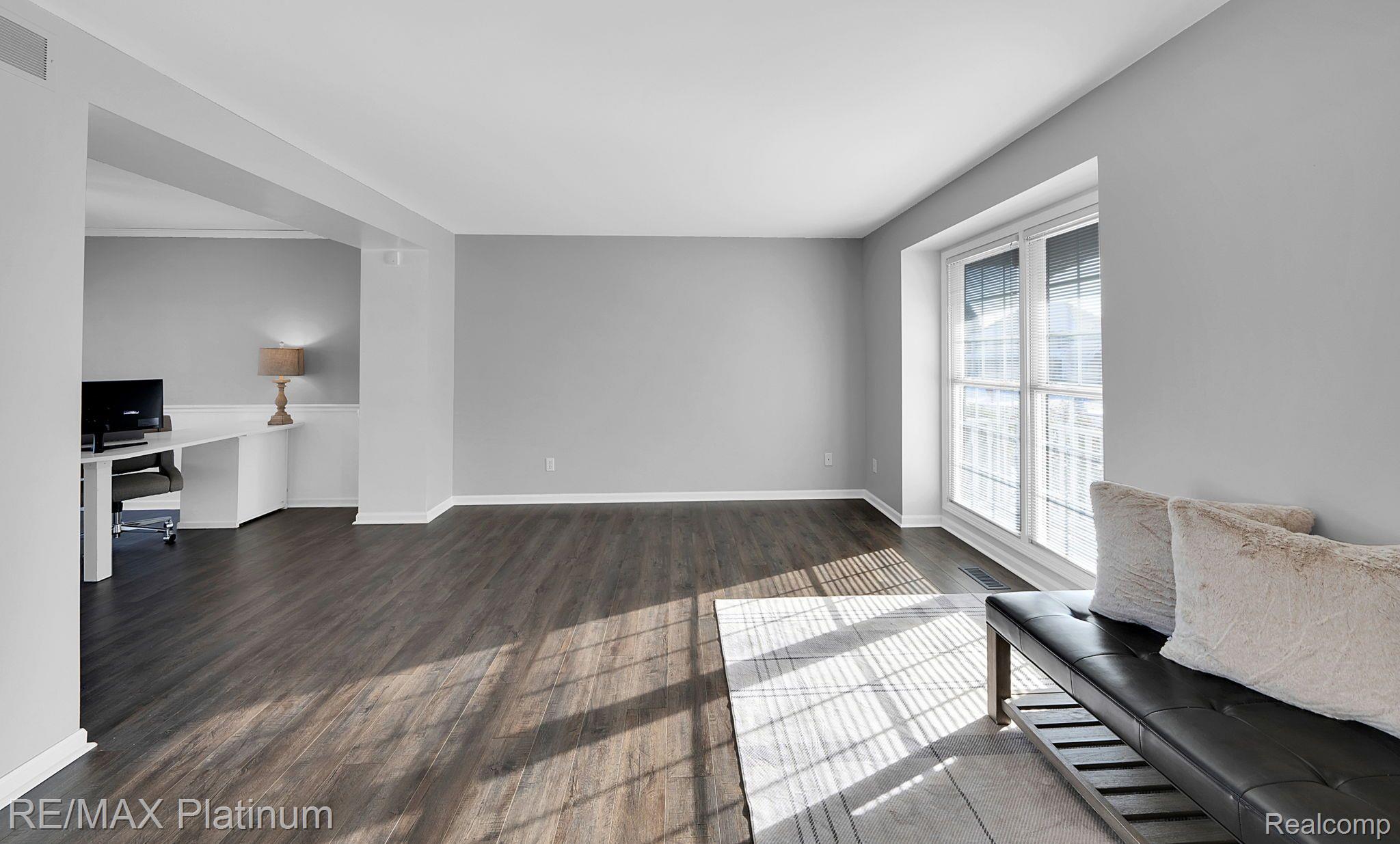 5019 Oak Bluff Court