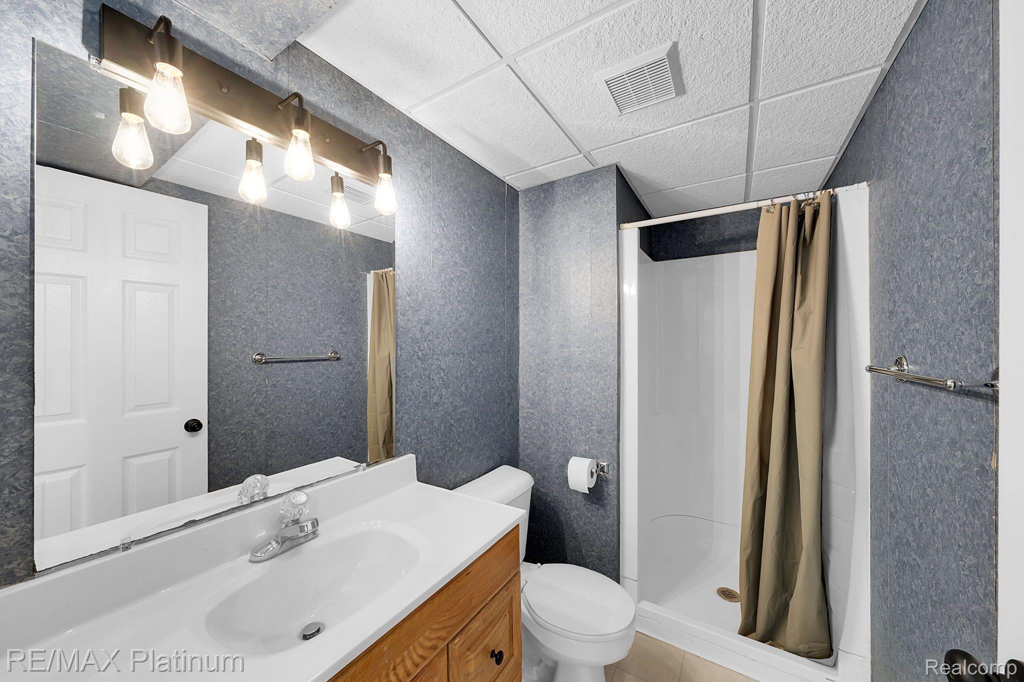 5019 Oak Bluff Court