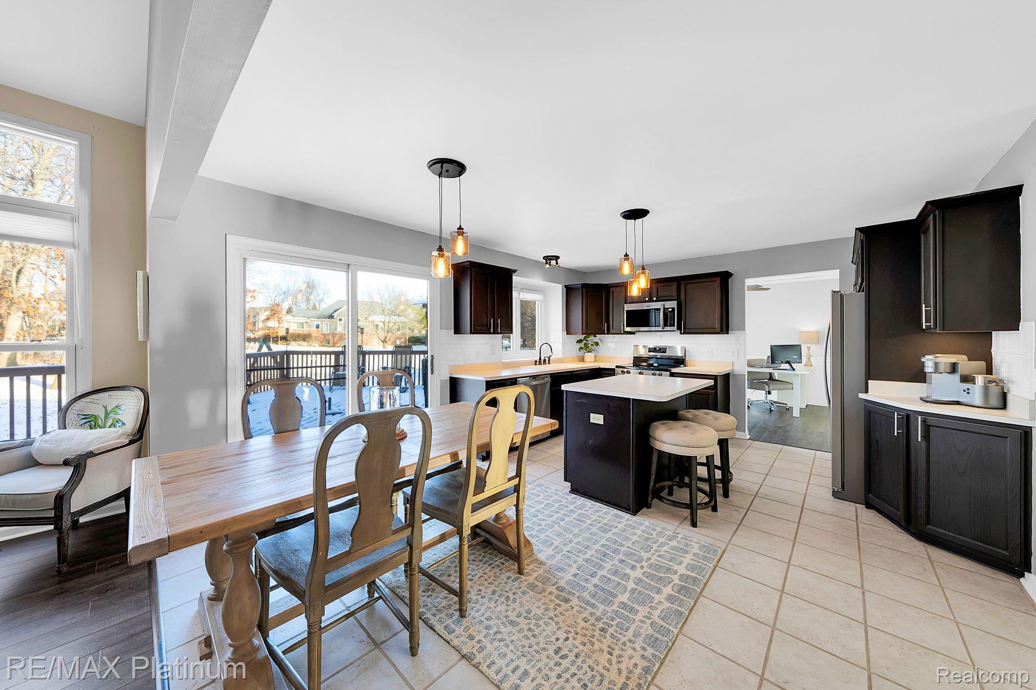 5019 Oak Bluff Court