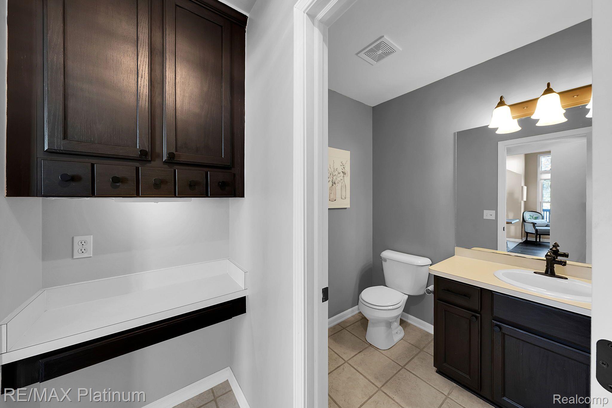 5019 Oak Bluff Court