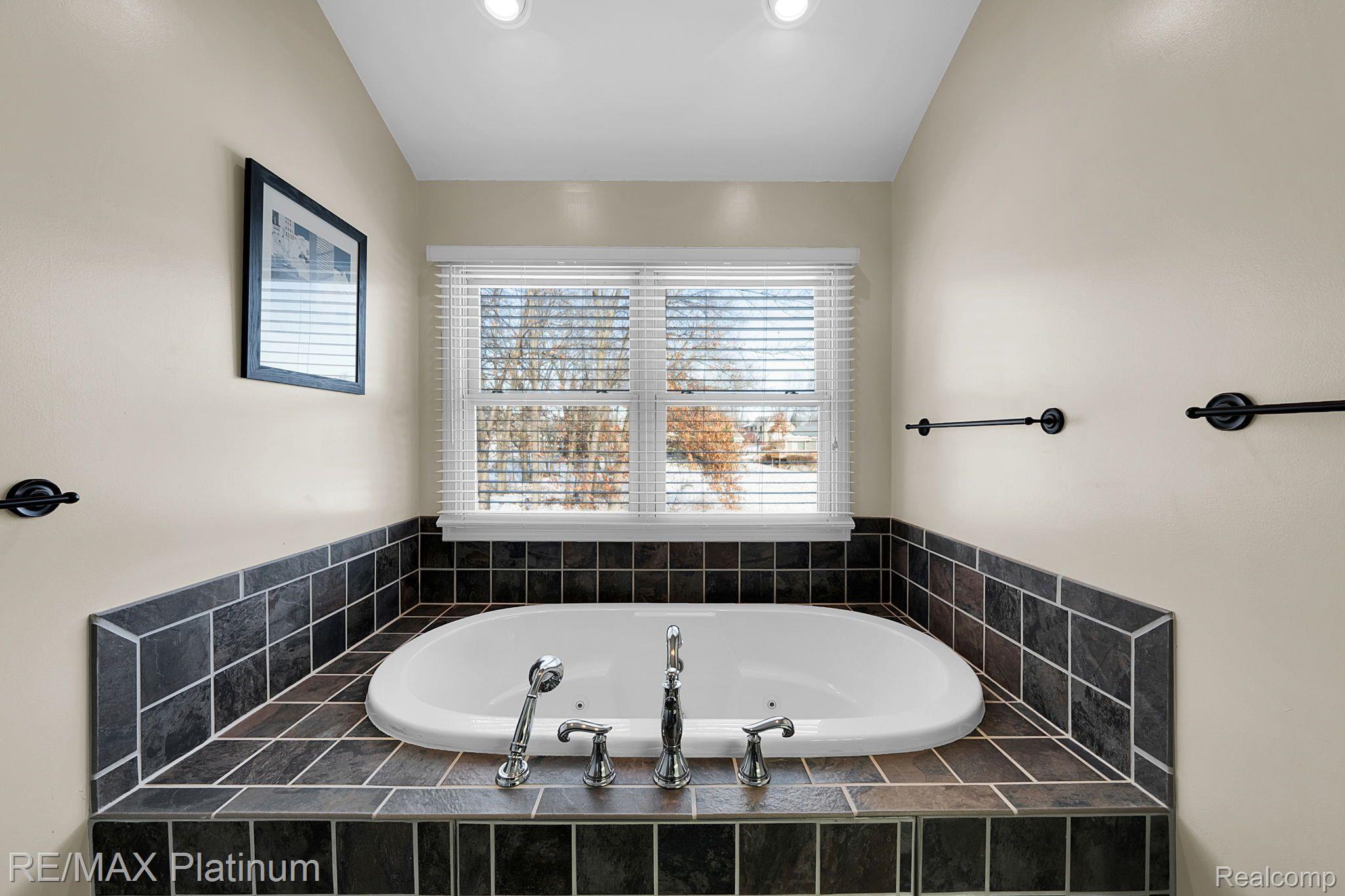 5019 Oak Bluff Court