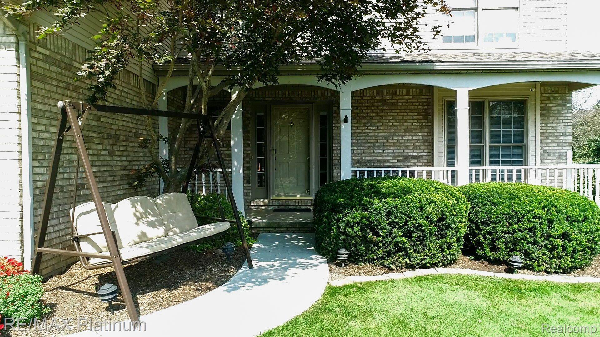 5019 Oak Bluff Court