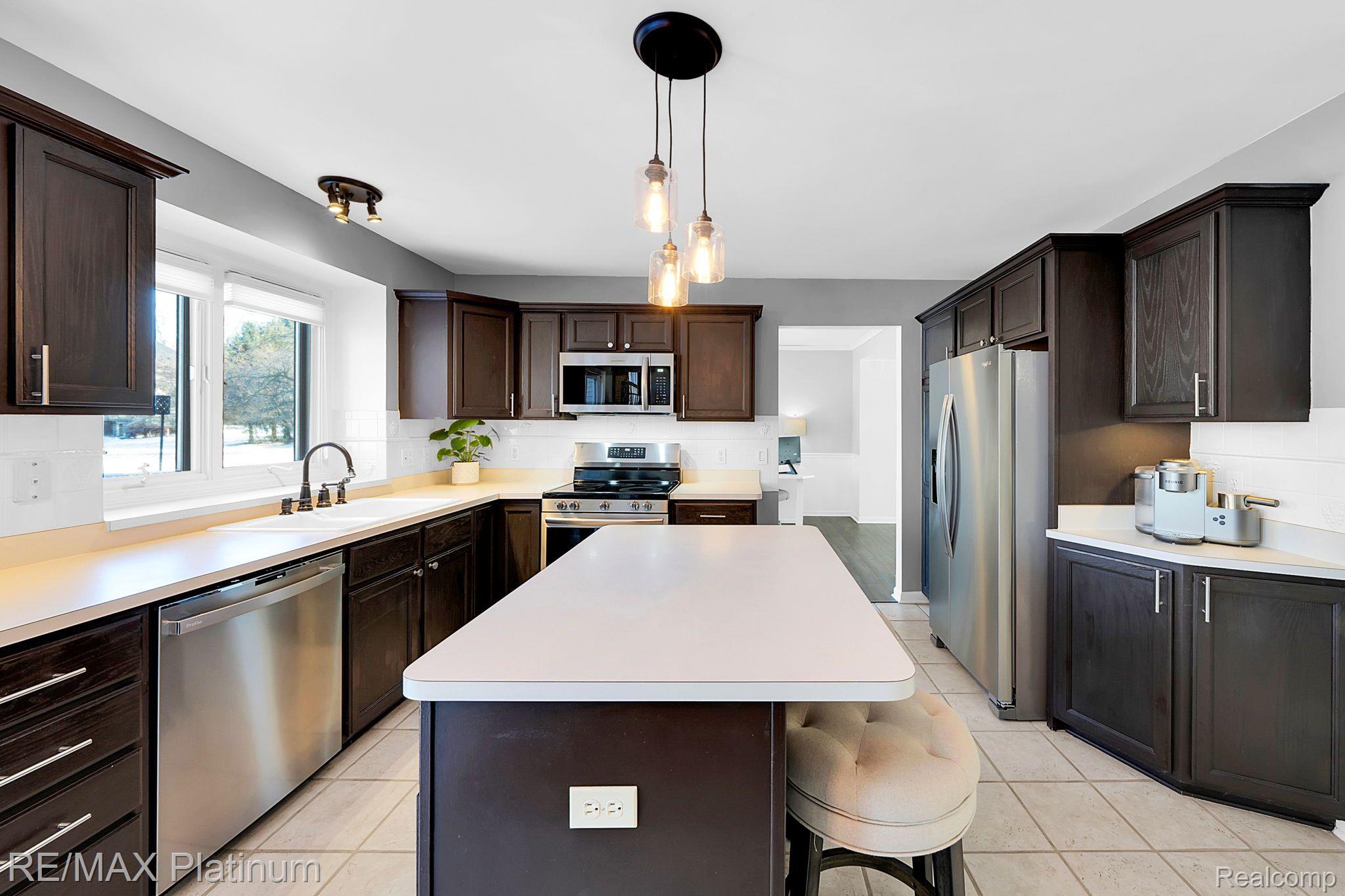 5019 Oak Bluff Court