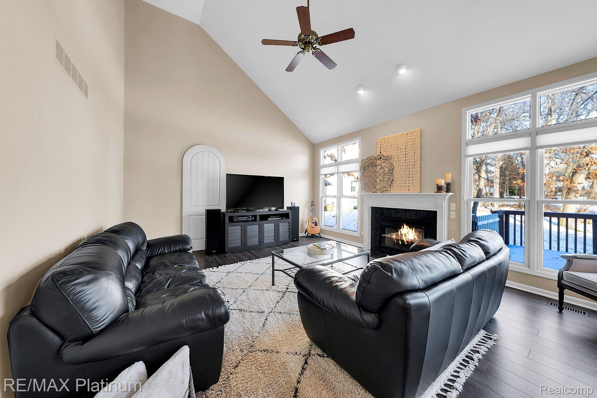 5019 Oak Bluff Court